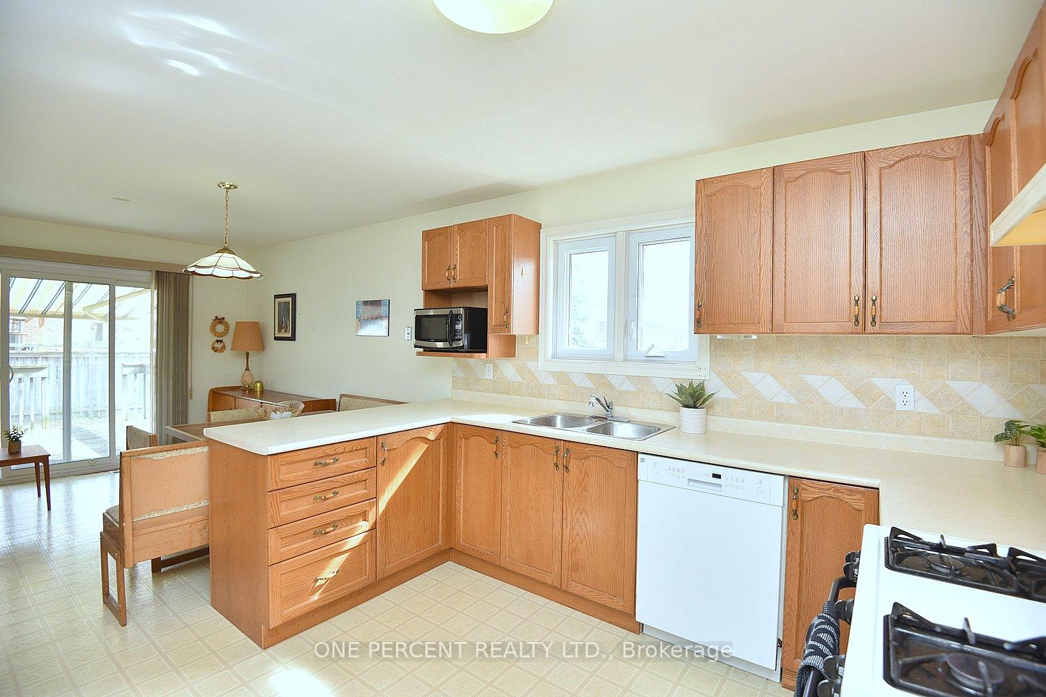 Photo 11 of 55 Steeplechase Drive, Hamilton, Meadowlands — HOMEH