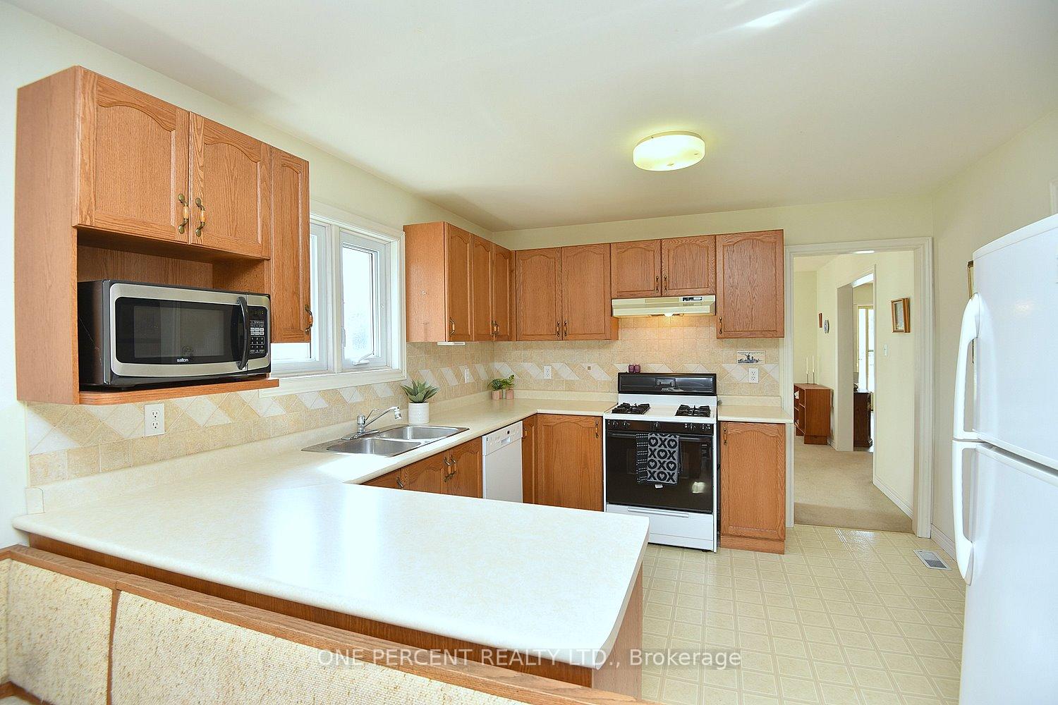 Photo 13 of 55 Steeplechase Drive, Hamilton, Meadowlands — HOMEH