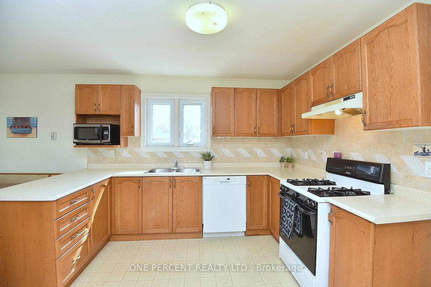 Photo 14 of 55 Steeplechase Drive, Hamilton, Meadowlands — HOMEH