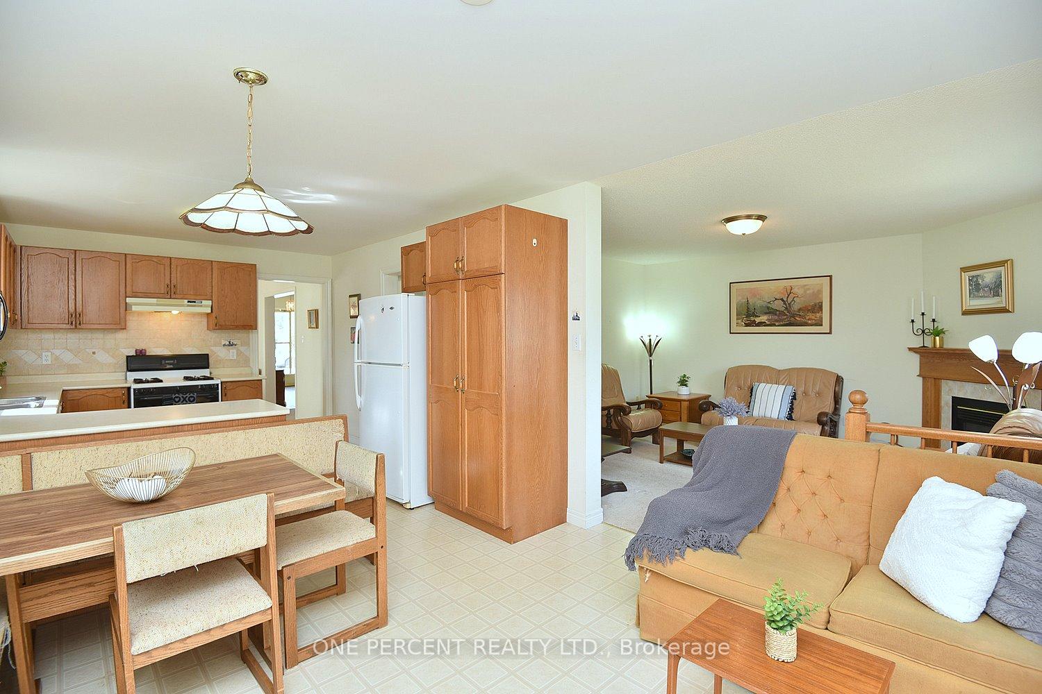 Photo 15 of 55 Steeplechase Drive, Hamilton, Meadowlands — HOMEH