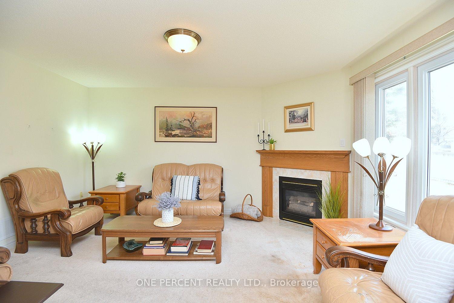 Photo 16 of 55 Steeplechase Drive, Hamilton, Meadowlands — HOMEH