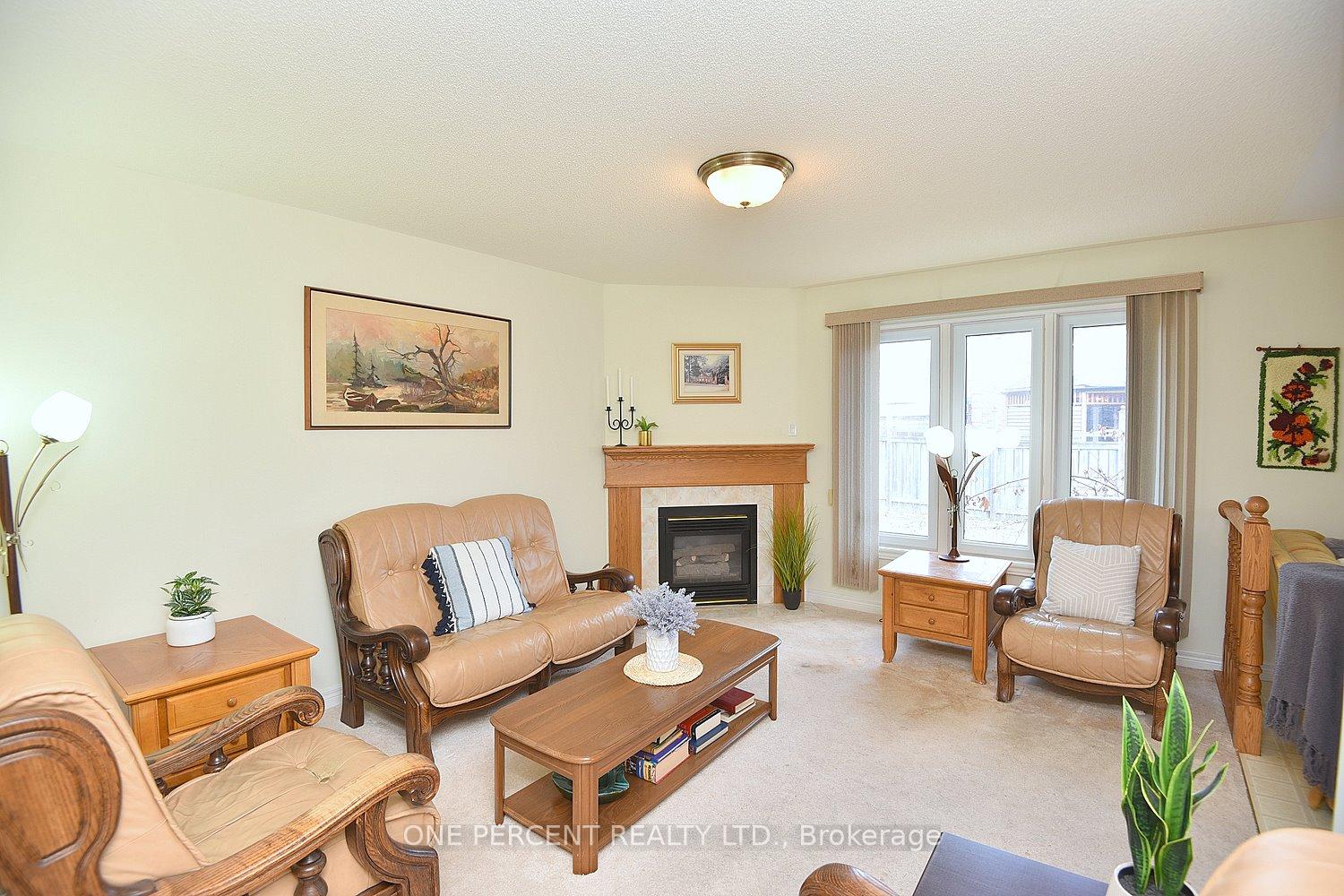 Photo 17 of 55 Steeplechase Drive, Hamilton, Meadowlands — HOMEH