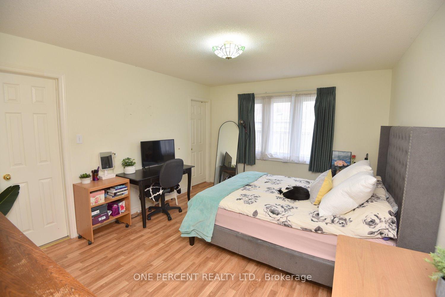 Photo 18 of 55 Steeplechase Drive, Hamilton, Meadowlands — HOMEH