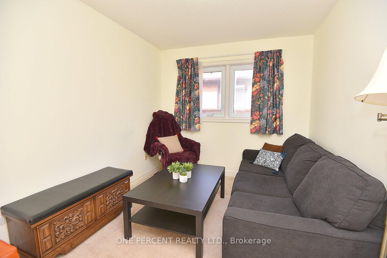 Photo 20 of 55 Steeplechase Drive, Hamilton, Meadowlands — HOMEH