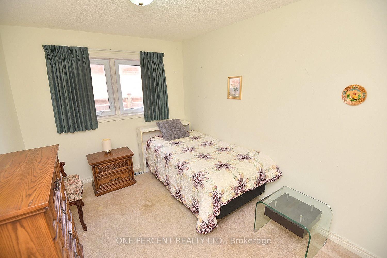 Photo 21 of 55 Steeplechase Drive, Hamilton, Meadowlands — HOMEH