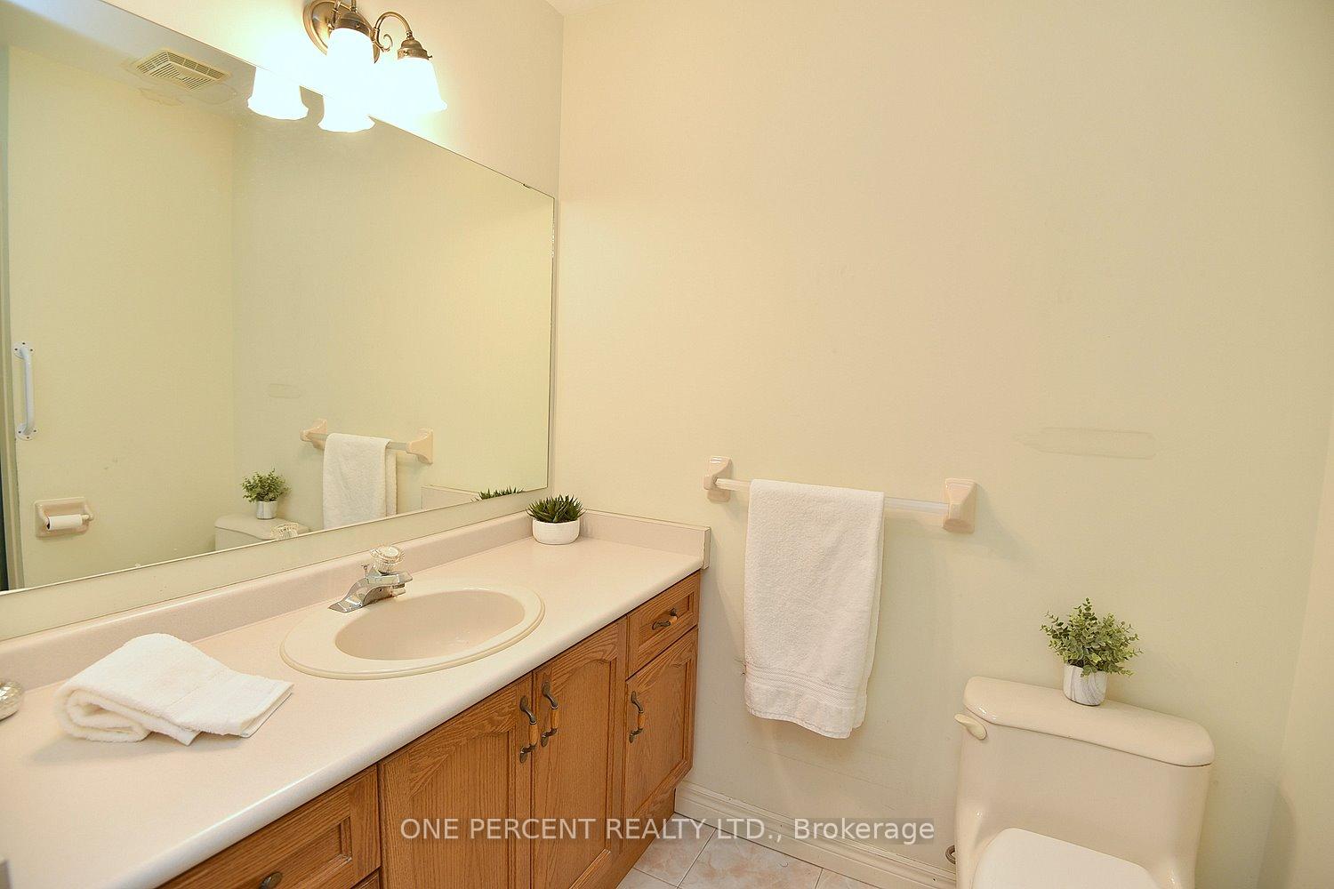 Photo 22 of 55 Steeplechase Drive, Hamilton, Meadowlands — HOMEH