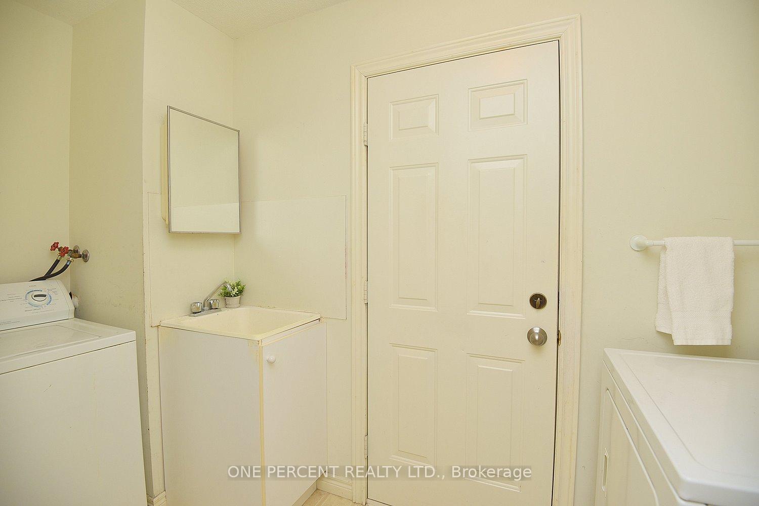 Photo 23 of 55 Steeplechase Drive, Hamilton, Meadowlands — HOMEH