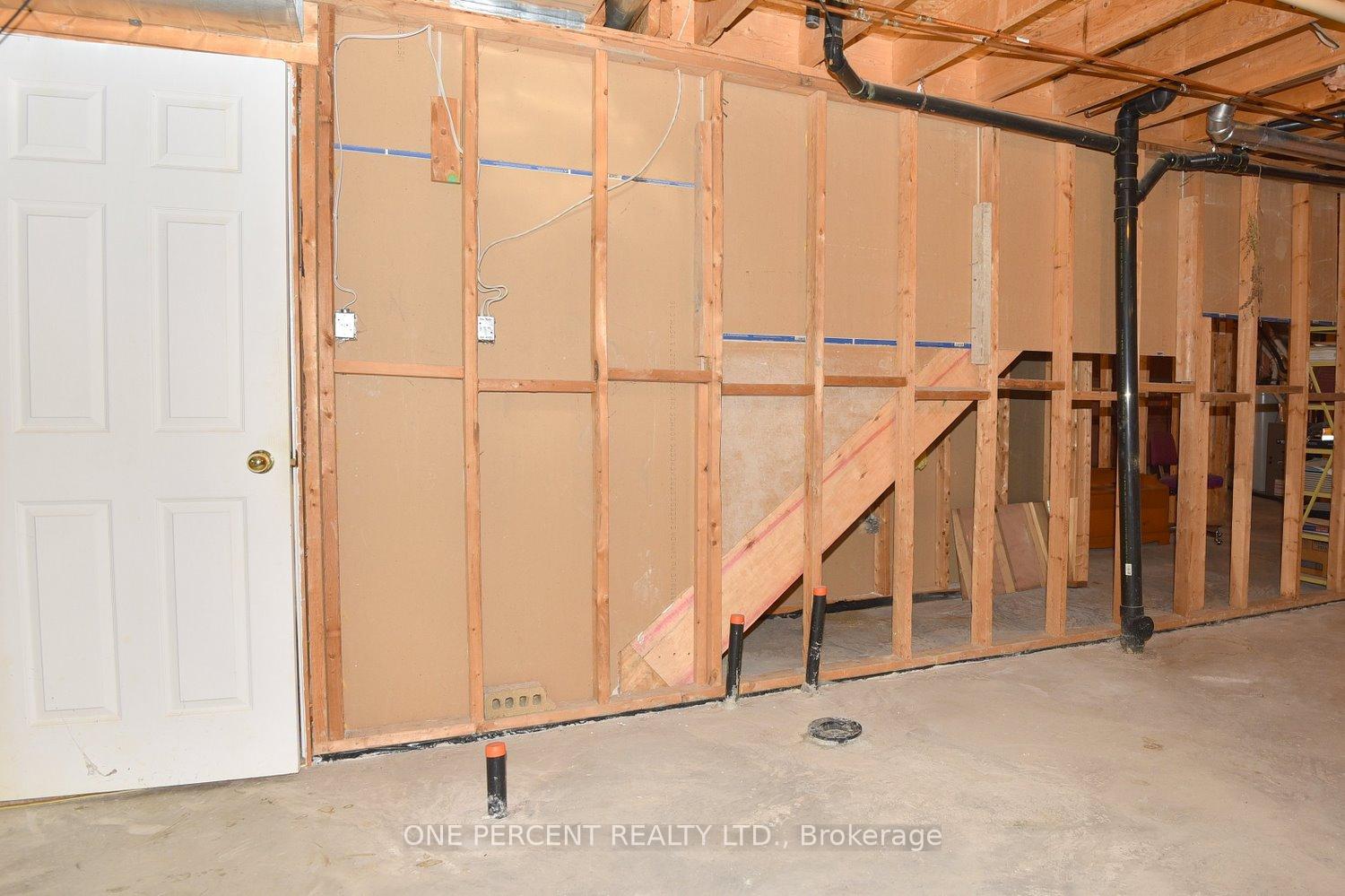 Photo 29 of 55 Steeplechase Drive, Hamilton, Meadowlands — HOMEH