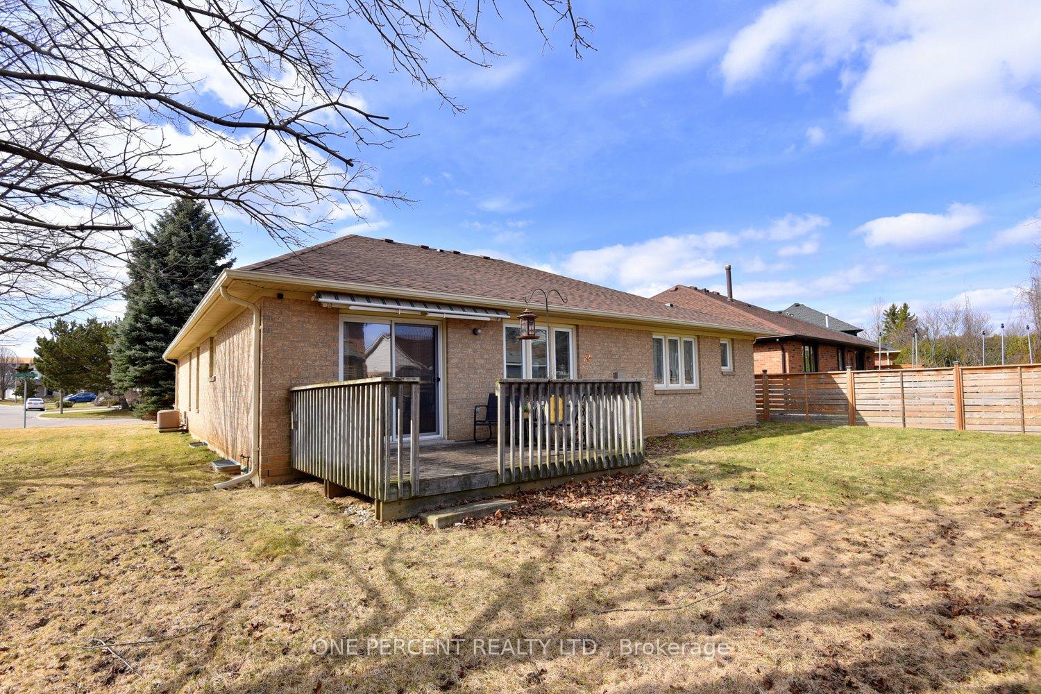 Photo 31 of 55 Steeplechase Drive, Hamilton, Meadowlands — HOMEH