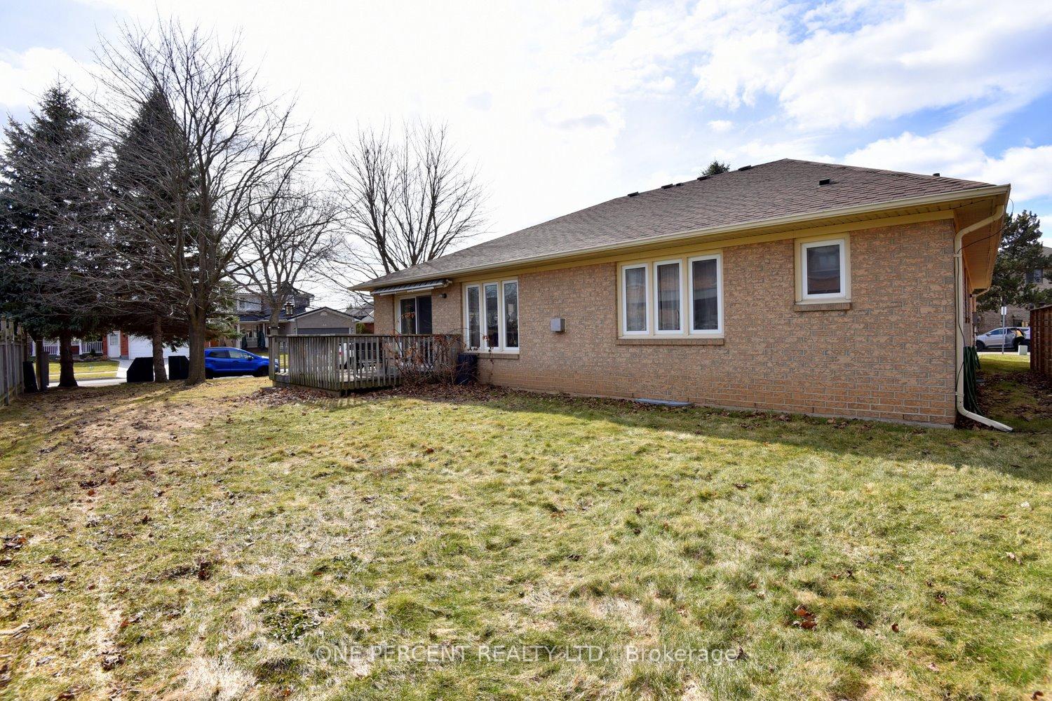 Photo 32 of 55 Steeplechase Drive, Hamilton, Meadowlands — HOMEH