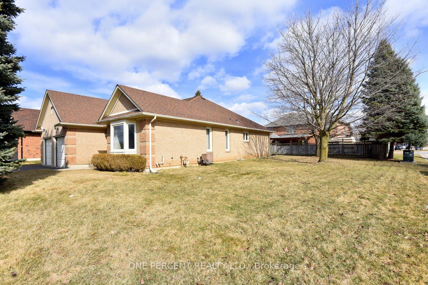 Photo 33 of 55 Steeplechase Drive, Hamilton, Meadowlands — HOMEH