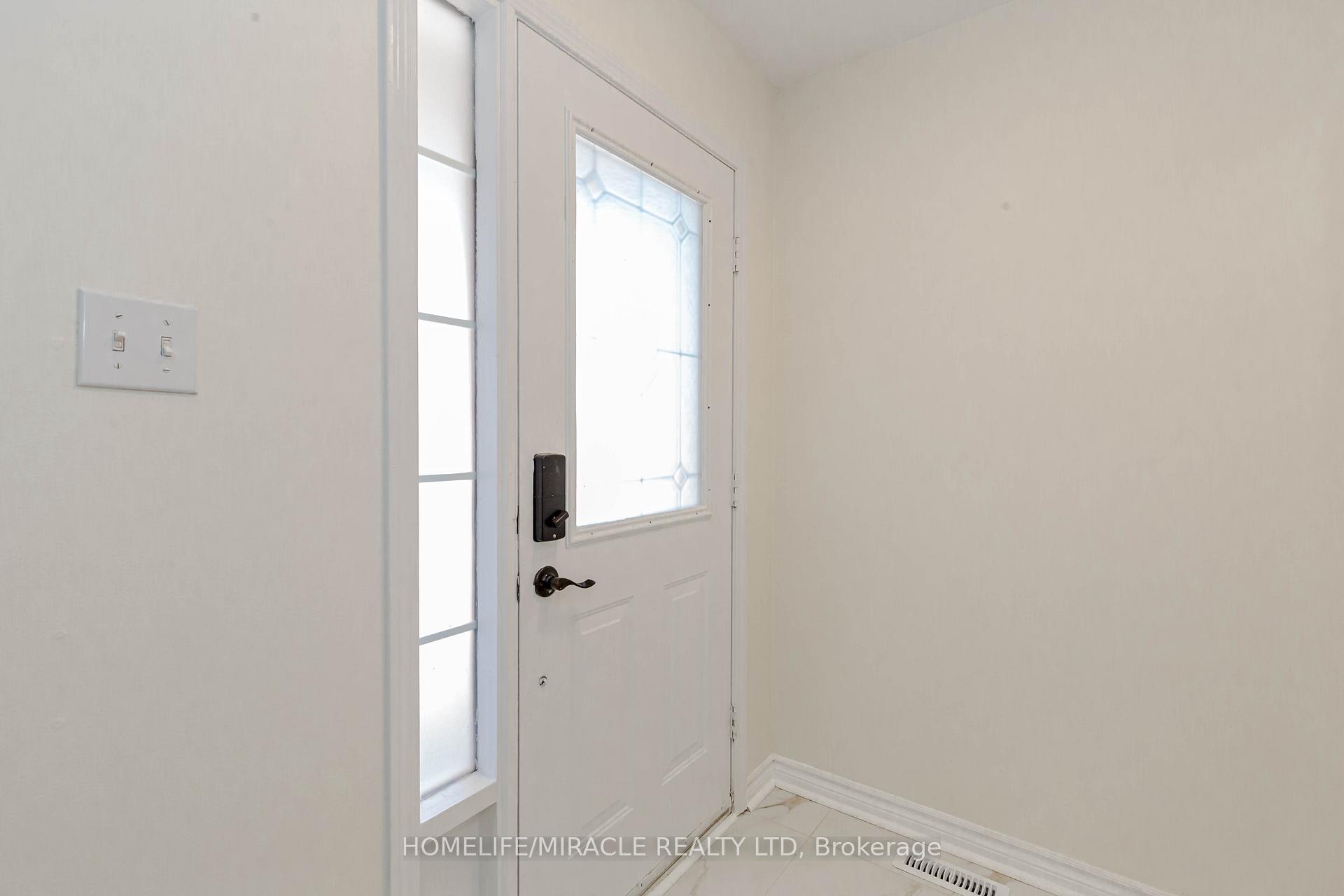 Photo 39 of 56 Summerdale Crescent, Brampton, Fletcher's Meadow — HOMEH