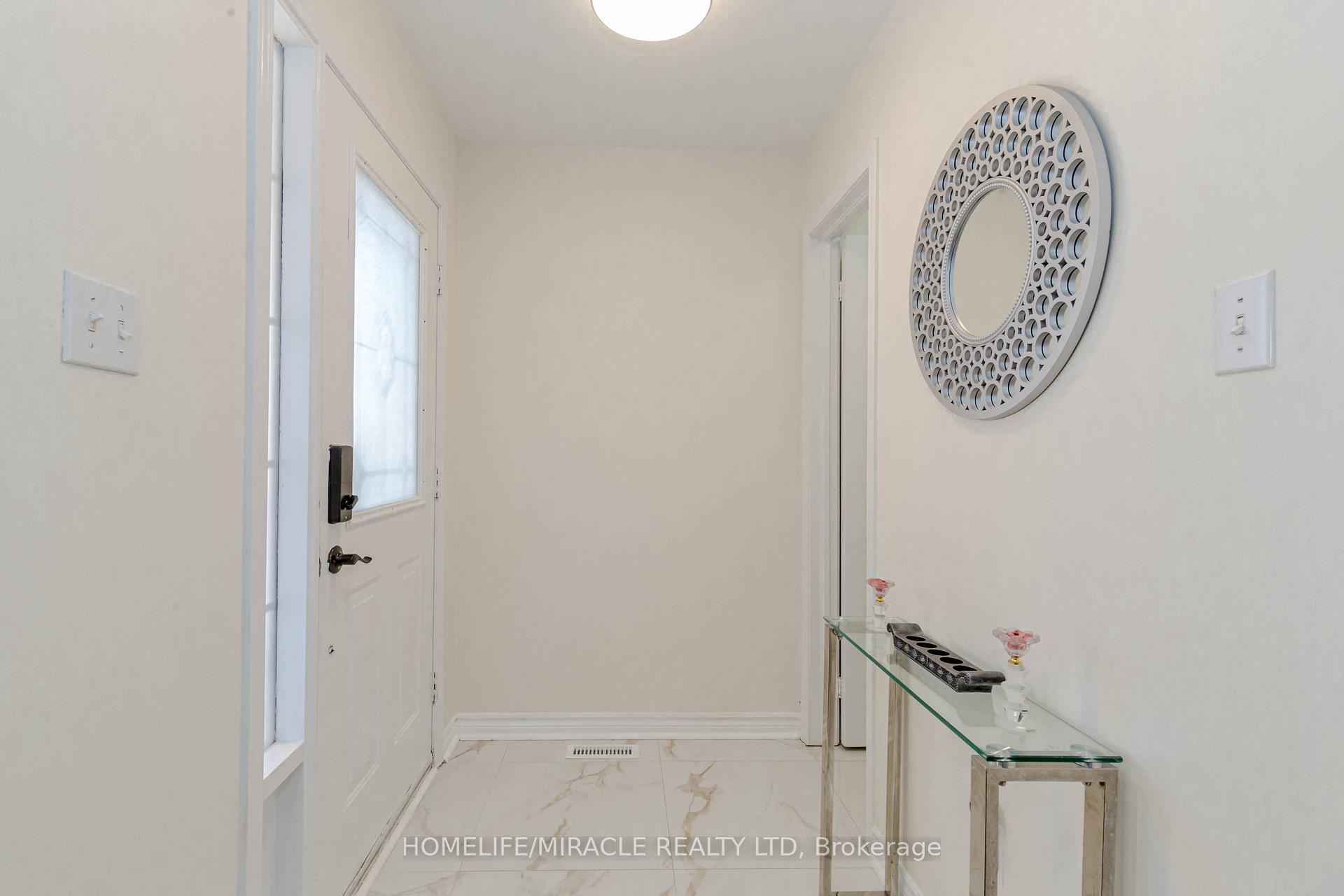 Photo 4 of 56 Summerdale Crescent, Brampton, Fletcher's Meadow — HOMEH