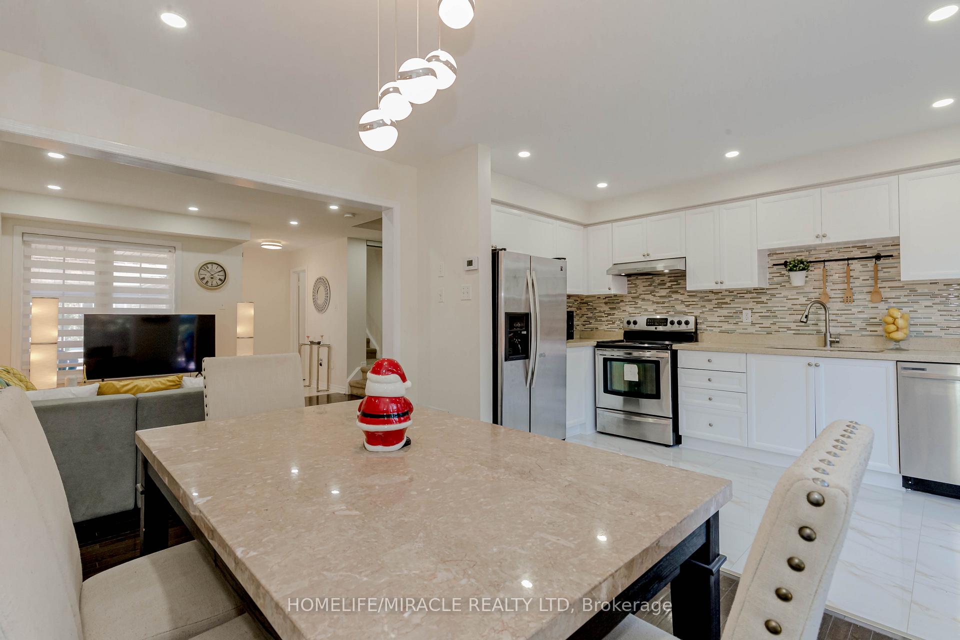 Photo 9 of 56 Summerdale Crescent, Brampton, Fletcher's Meadow — HOMEH