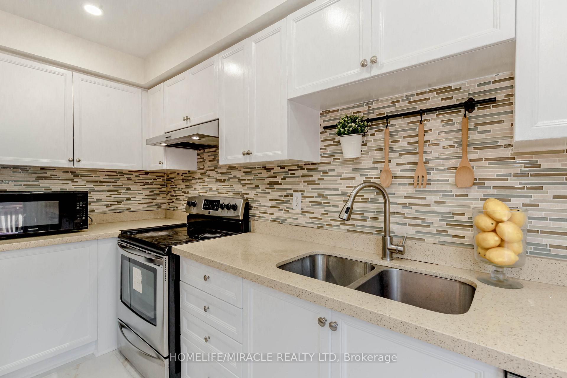Photo 10 of 56 Summerdale Crescent, Brampton, Fletcher's Meadow — HOMEH