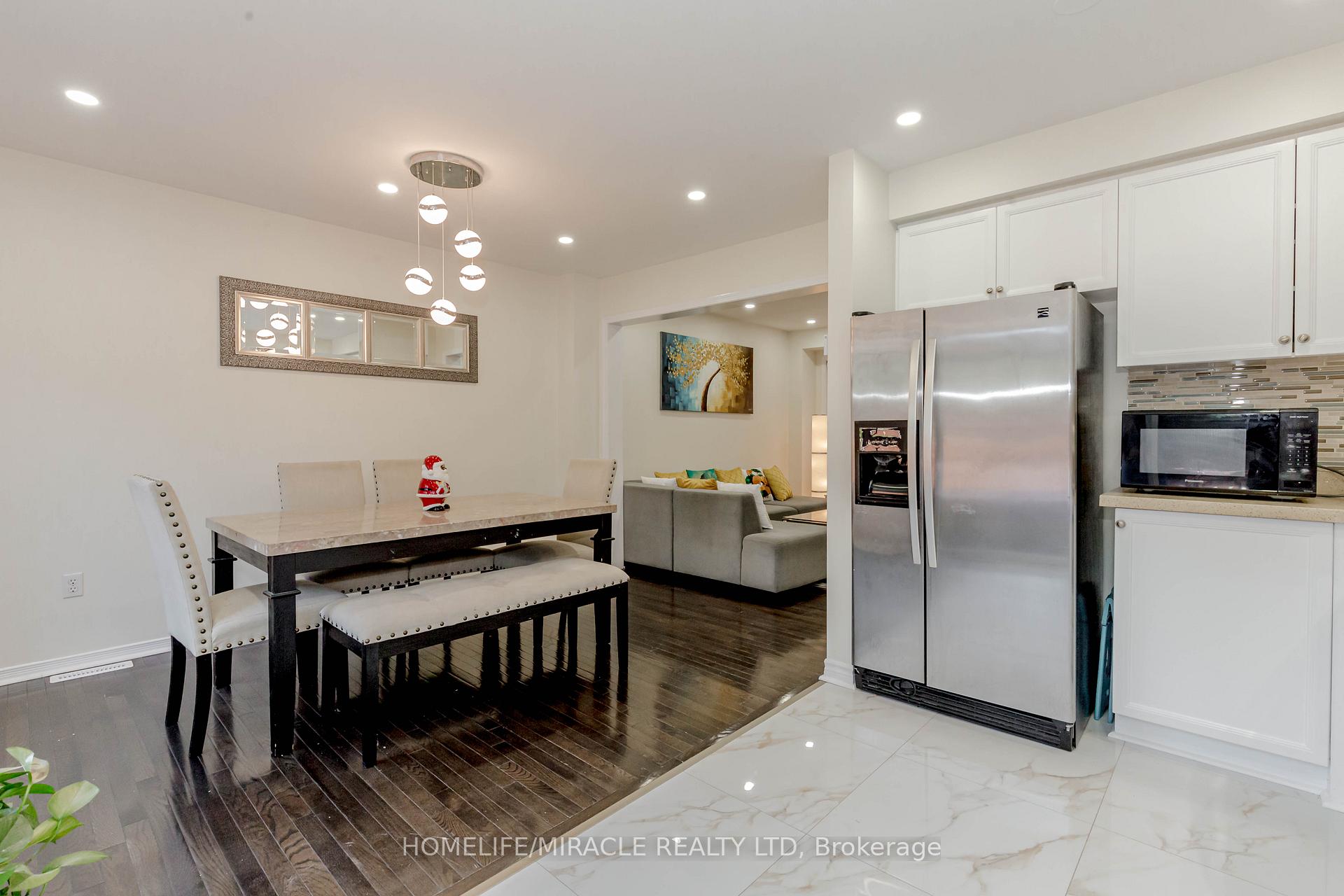Photo 17 of 56 Summerdale Crescent, Brampton, Fletcher's Meadow — HOMEH