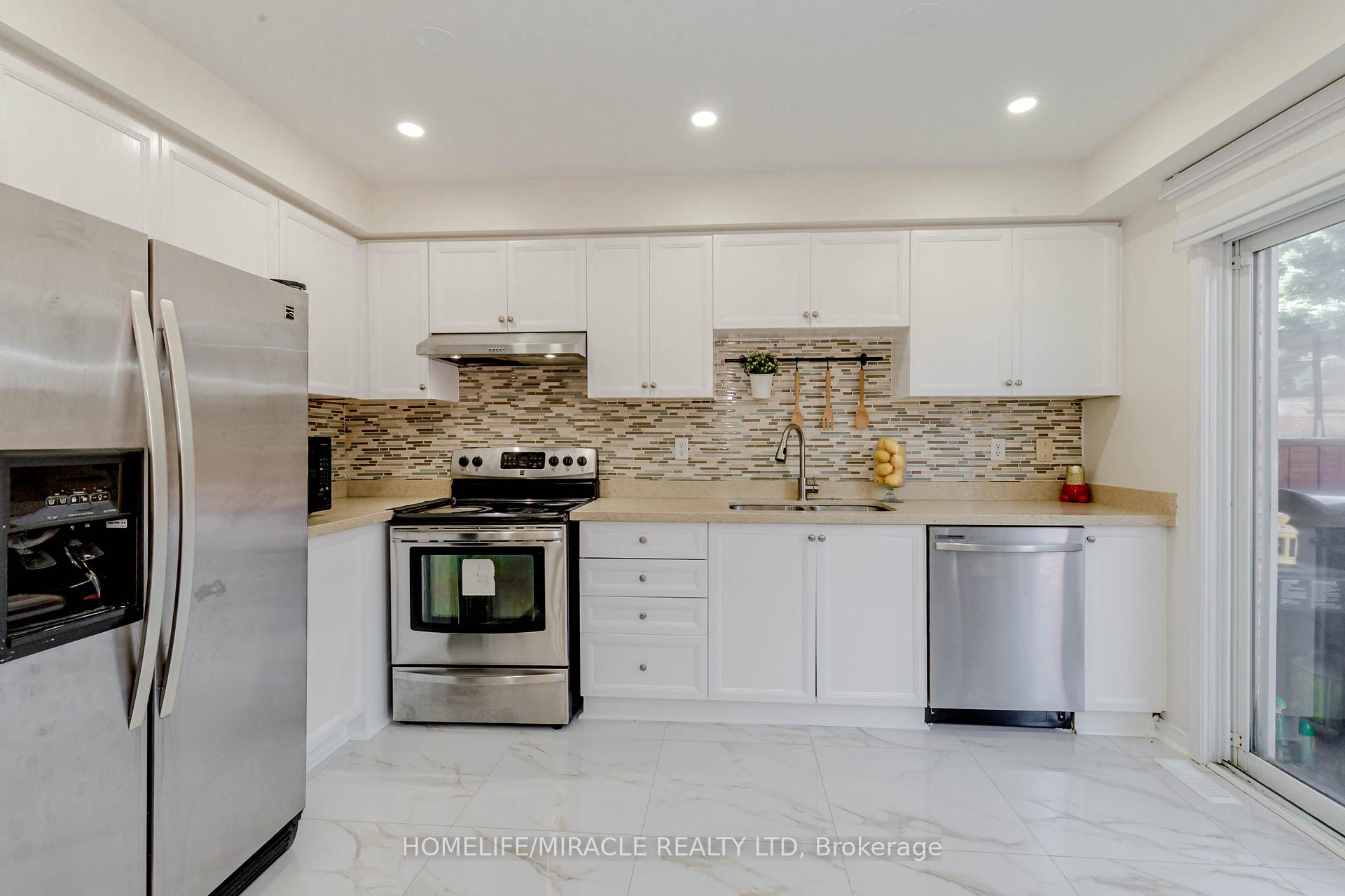 Photo 14 of 56 Summerdale Crescent, Brampton, Fletcher's Meadow — HOMEH