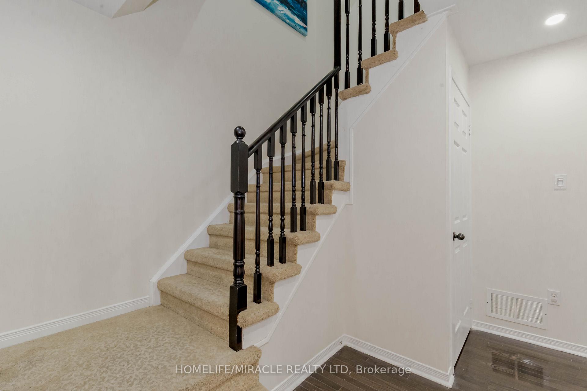Photo 13 of 56 Summerdale Crescent, Brampton, Fletcher's Meadow — HOMEH