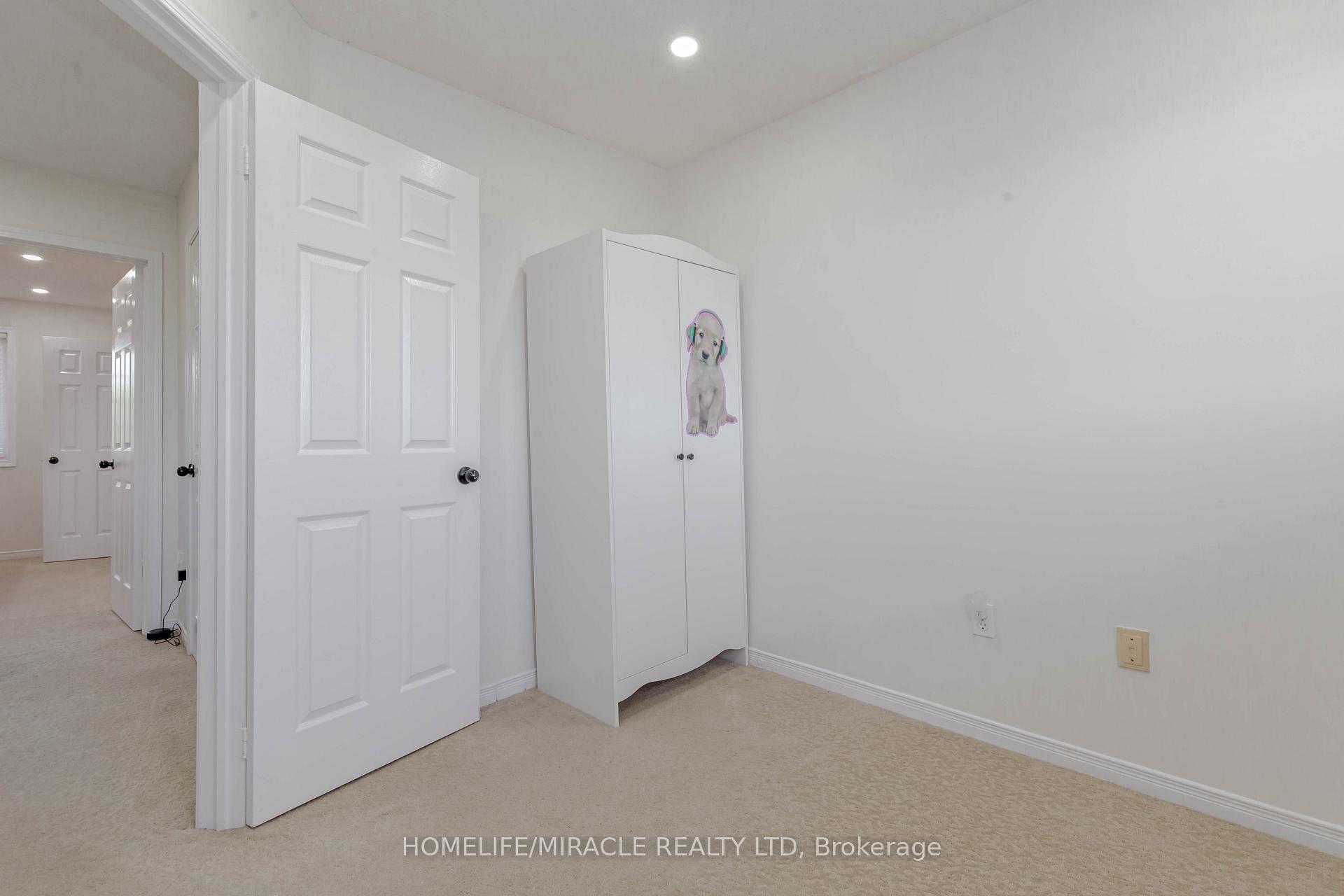 Photo 25 of 56 Summerdale Crescent, Brampton, Fletcher's Meadow — HOMEH