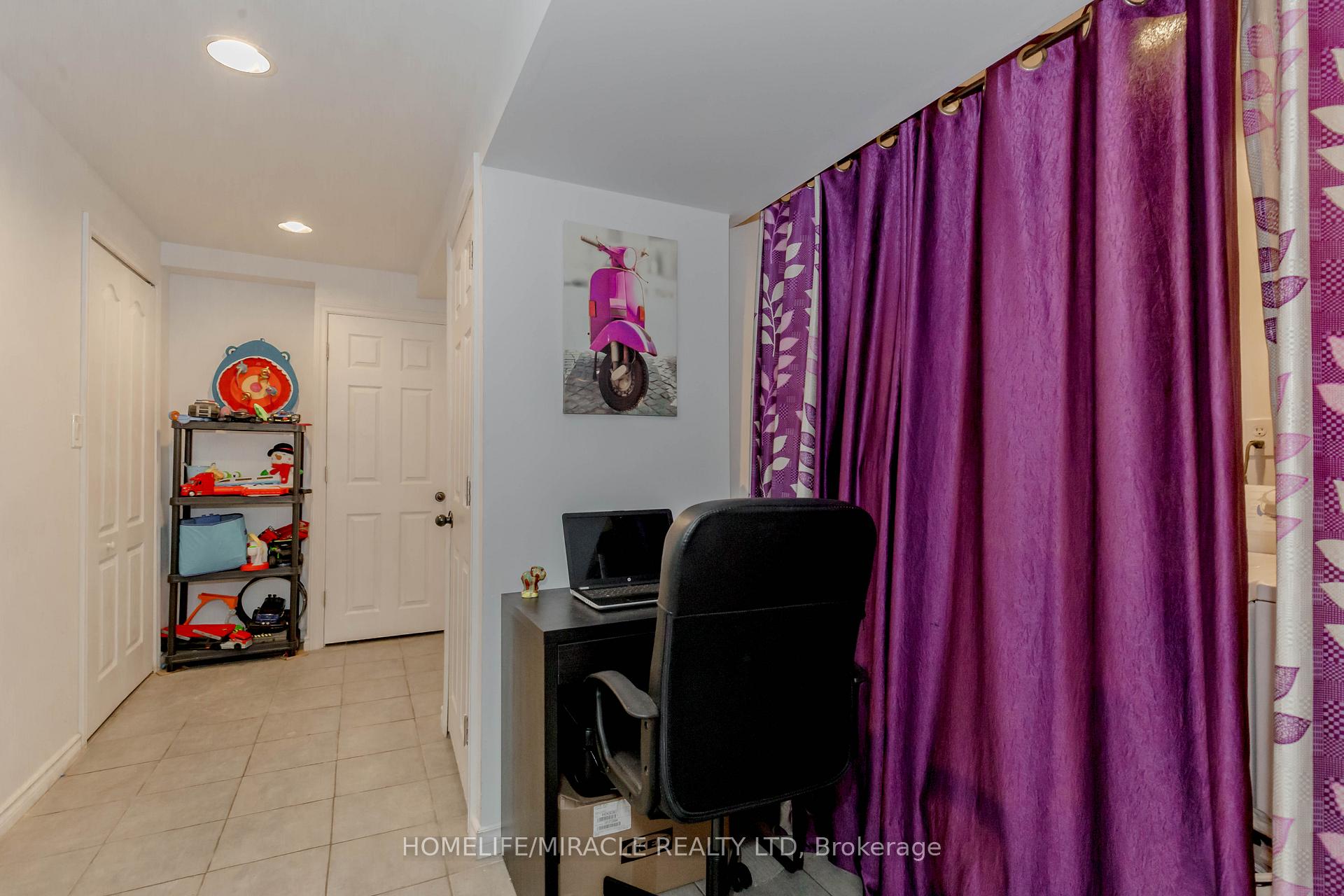 Photo 30 of 56 Summerdale Crescent, Brampton, Fletcher's Meadow — HOMEH