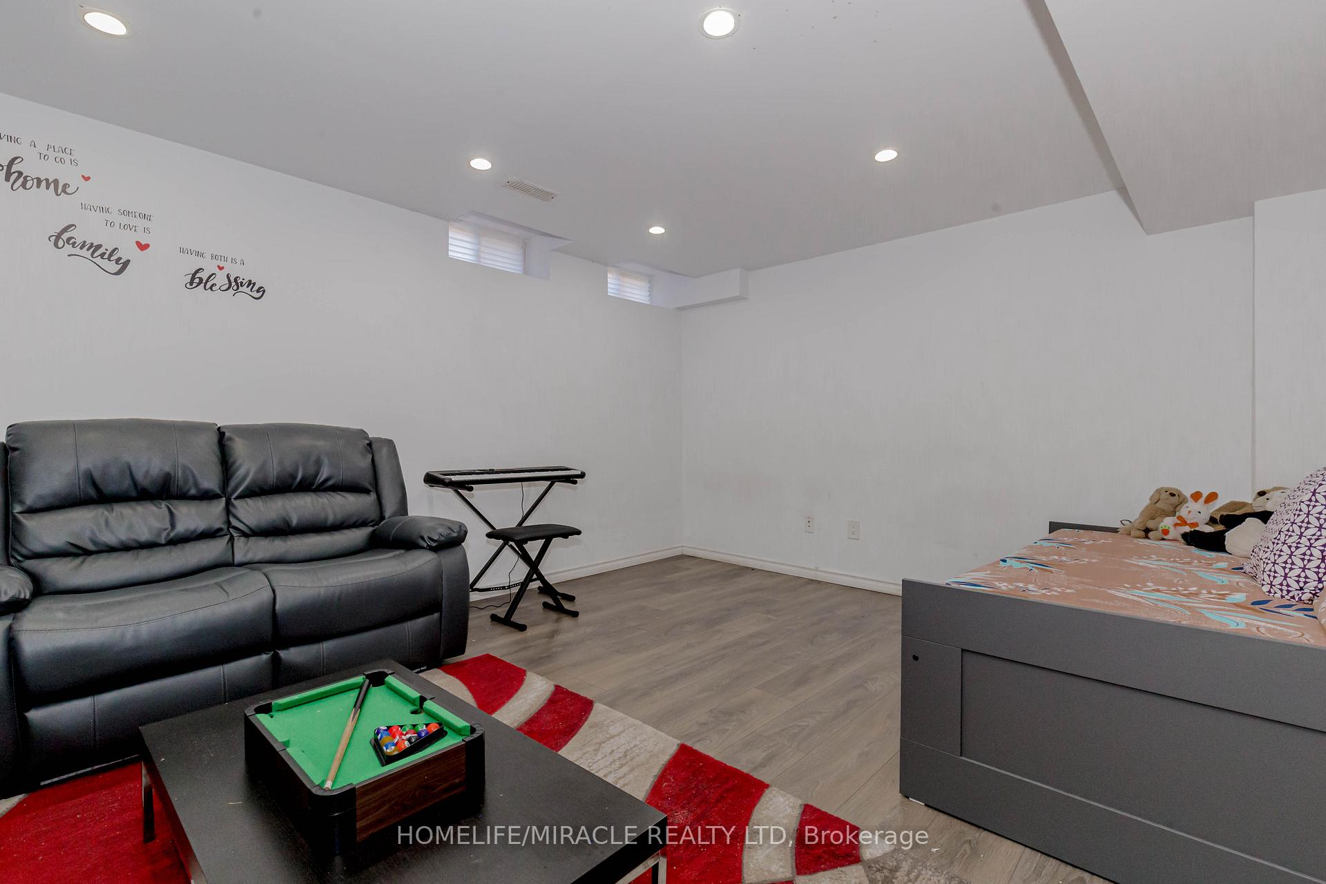 Photo 44 of 56 Summerdale Crescent, Brampton, Fletcher's Meadow — HOMEH