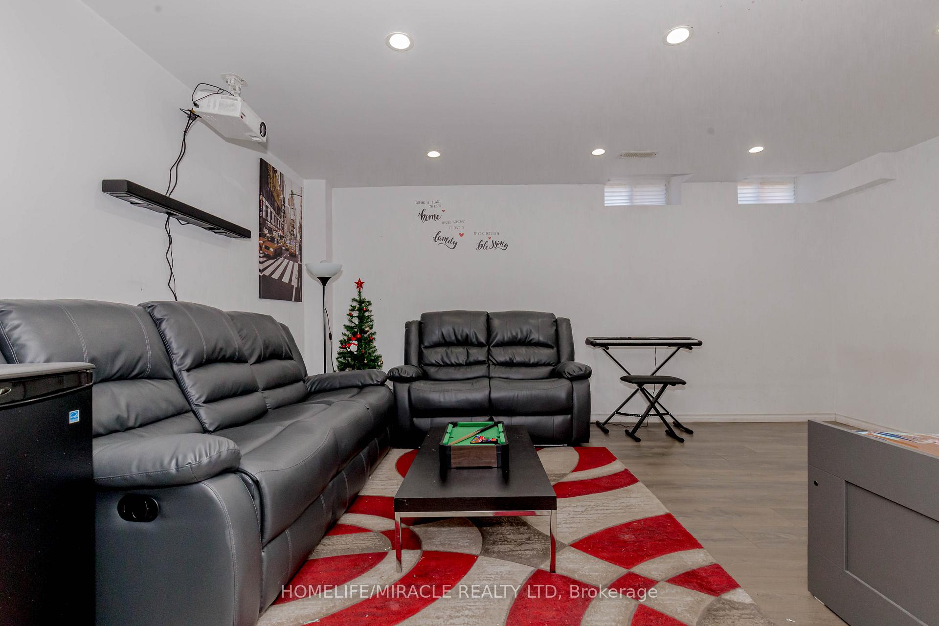 Photo 29 of 56 Summerdale Crescent, Brampton, Fletcher's Meadow — HOMEH