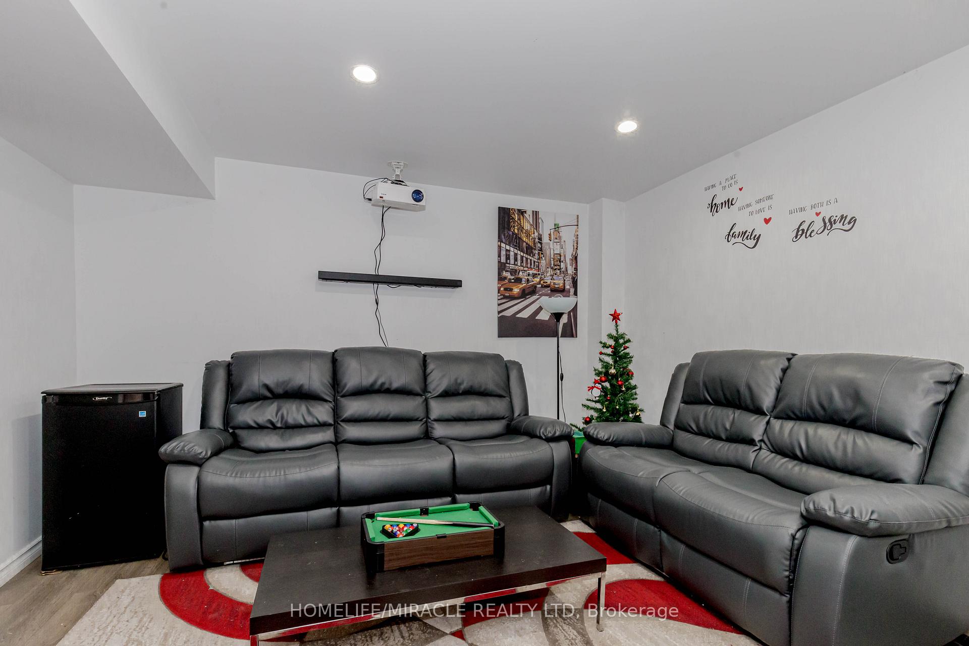 Photo 34 of 56 Summerdale Crescent, Brampton, Fletcher's Meadow — HOMEH