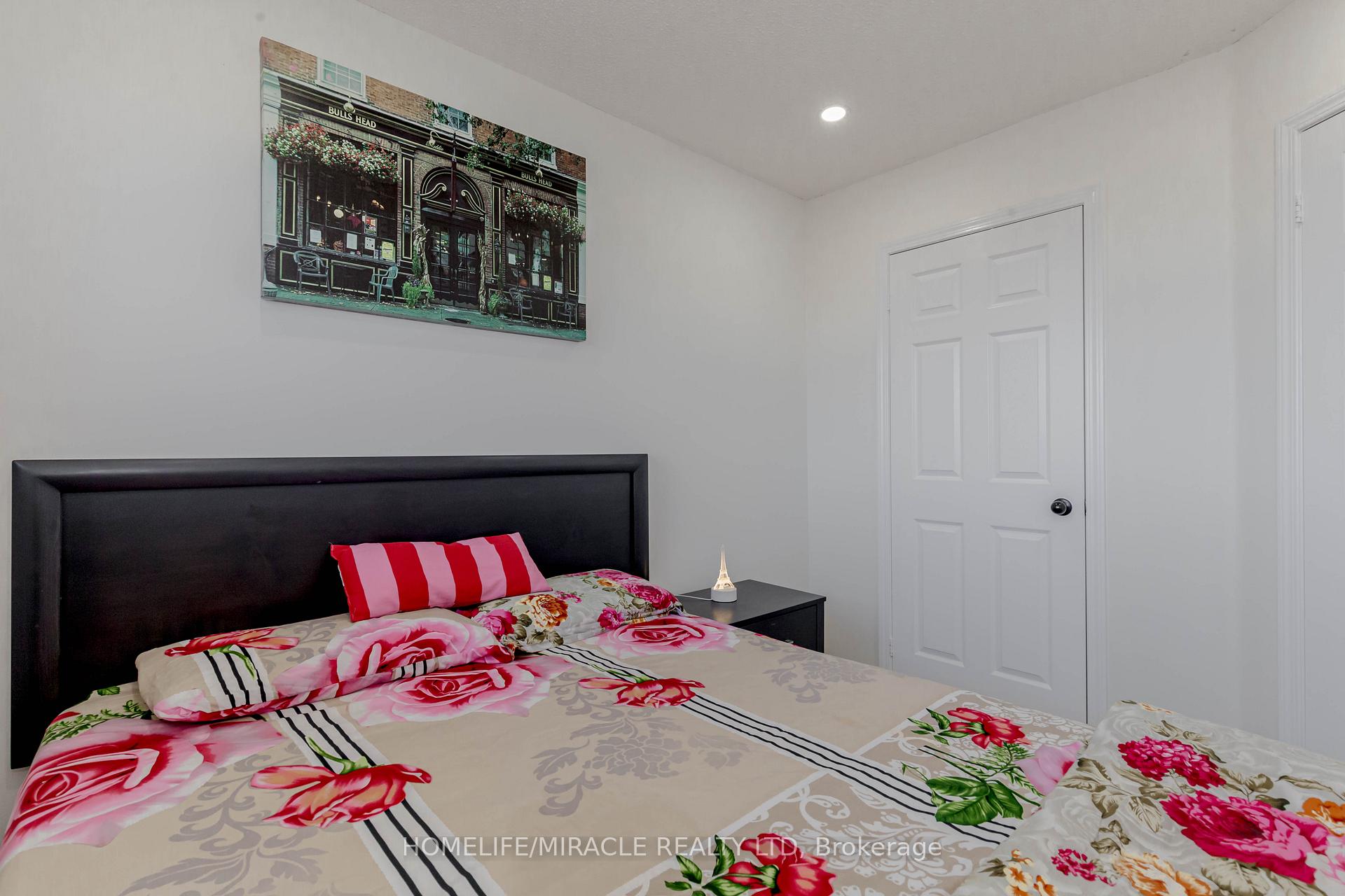 Photo 46 of 56 Summerdale Crescent, Brampton, Fletcher's Meadow — HOMEH
