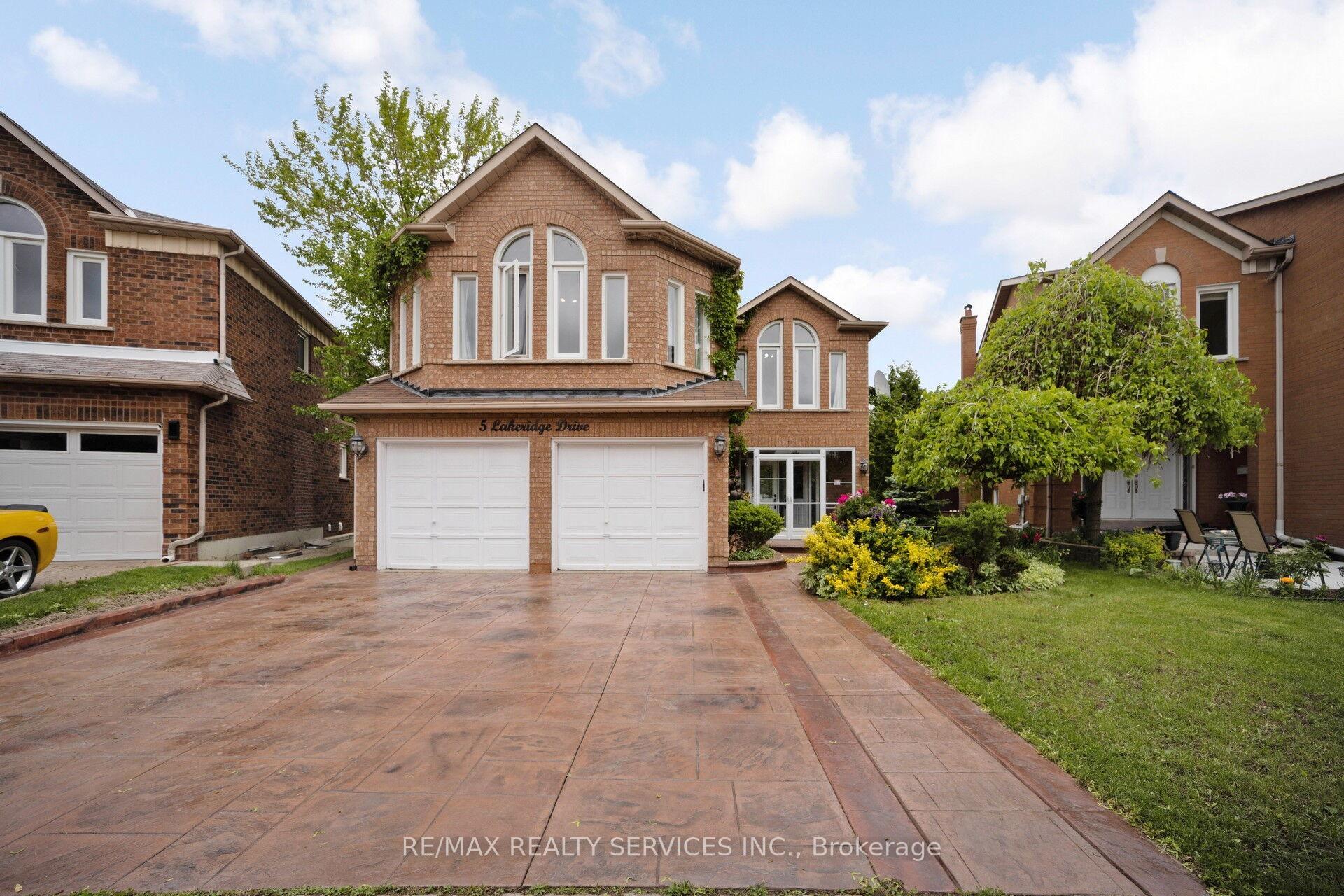 Photo 3 of 5 Lakeridge Drive, Brampton, Westgate — HOMEH