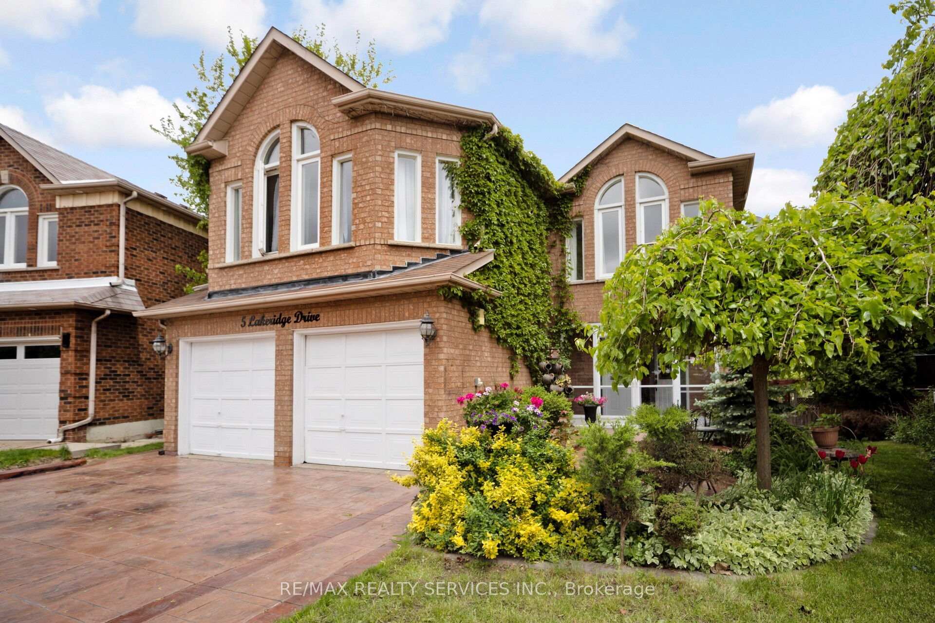 Photo 4 of 5 Lakeridge Drive, Brampton, Westgate — HOMEH