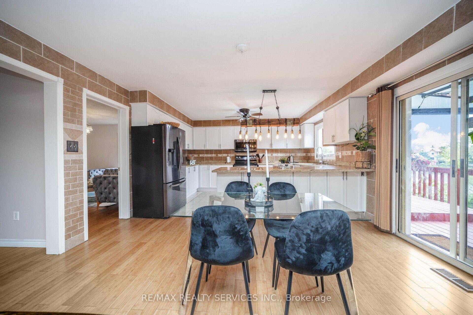 Photo 8 of 5 Lakeridge Drive, Brampton, Westgate — HOMEH