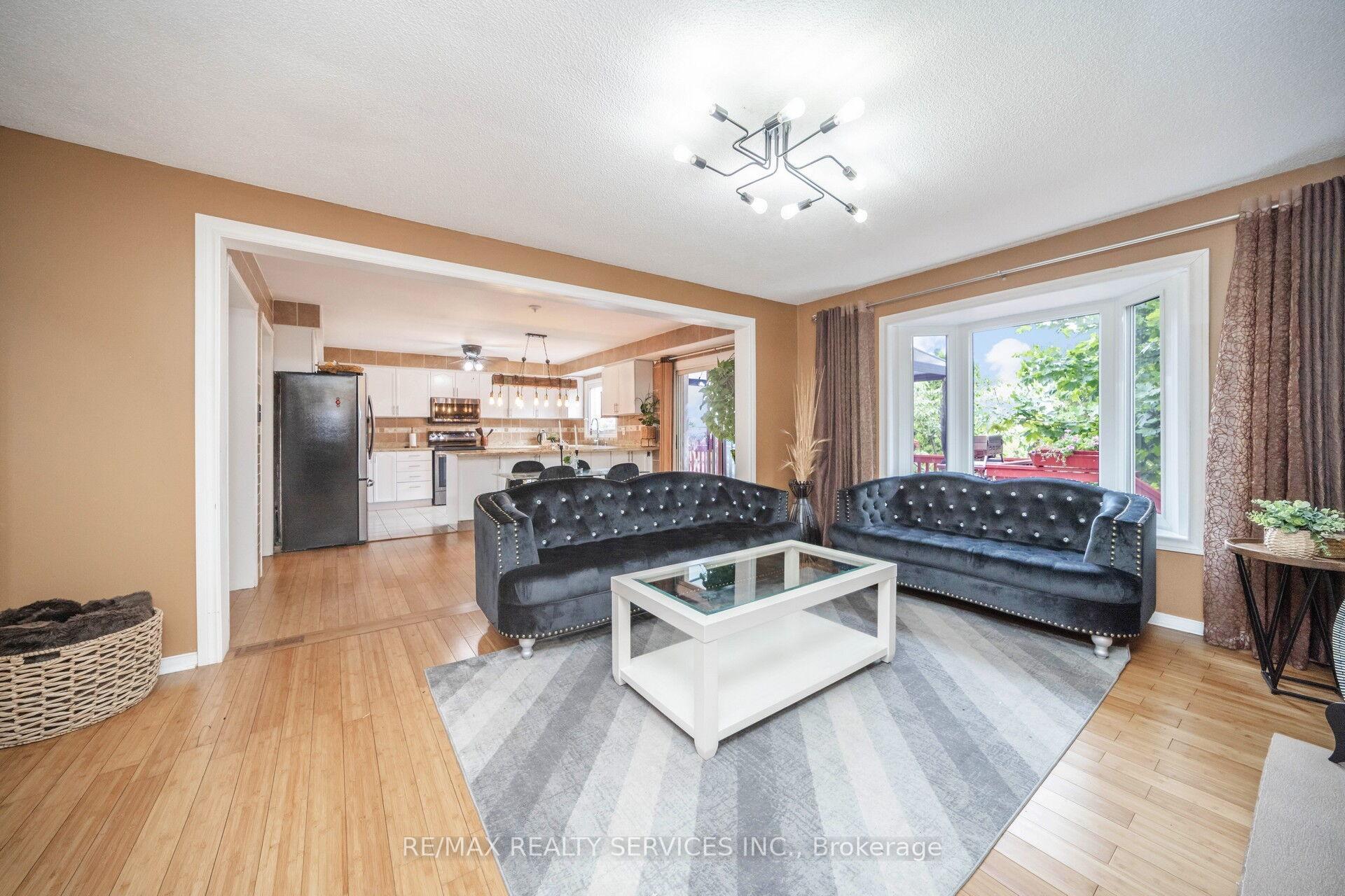 Photo 14 of 5 Lakeridge Drive, Brampton, Westgate — HOMEH