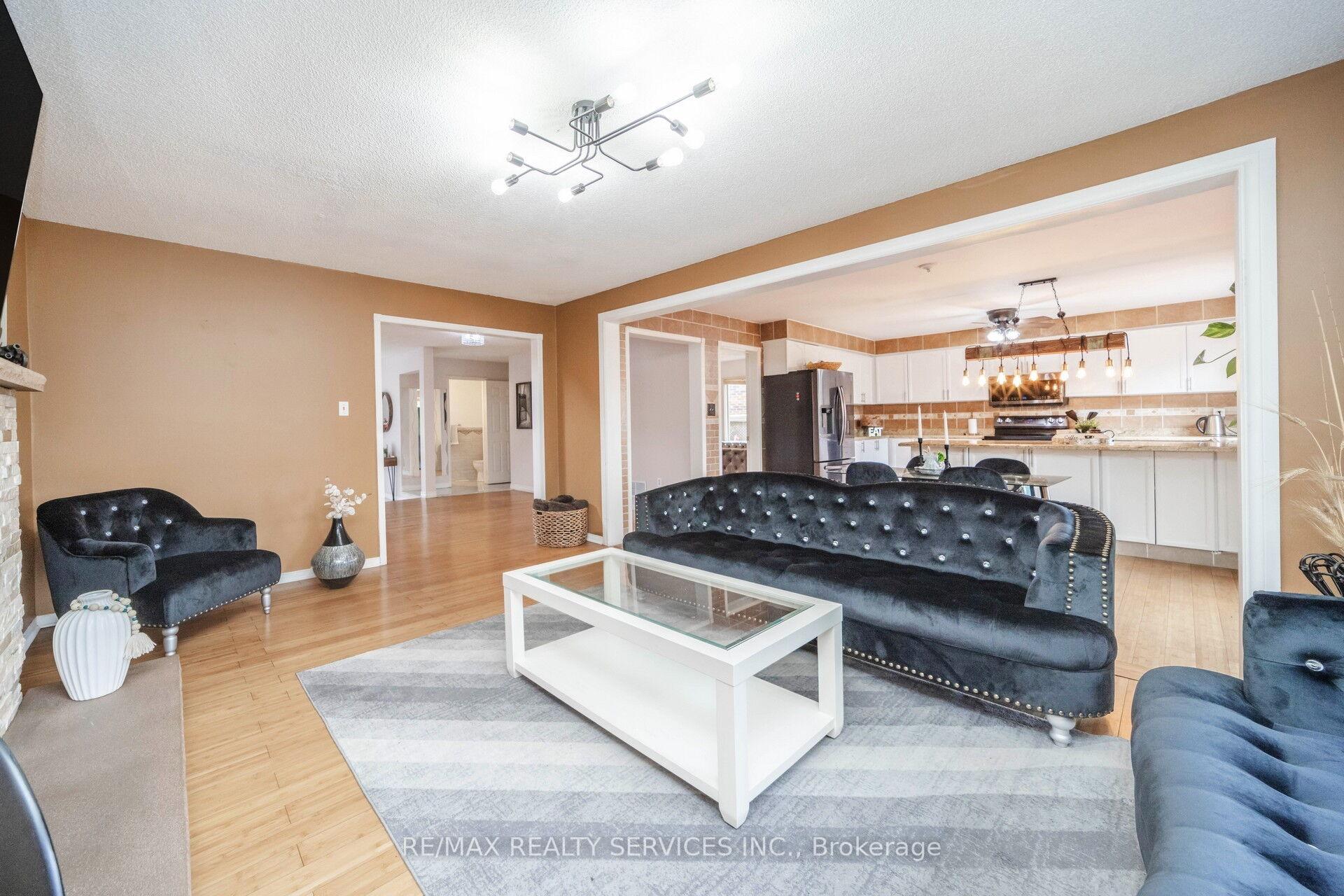 Photo 15 of 5 Lakeridge Drive, Brampton, Westgate — HOMEH