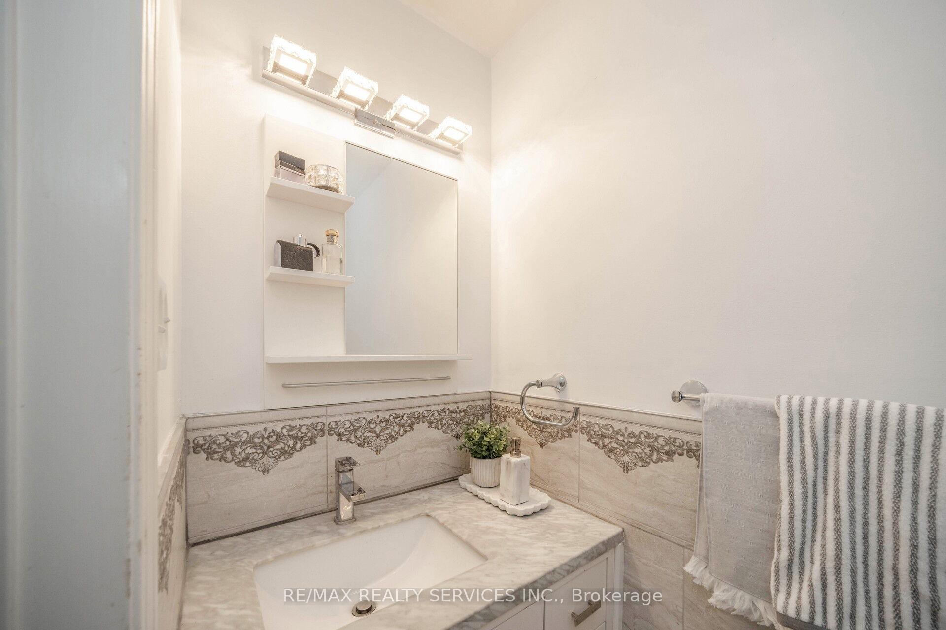 Photo 16 of 5 Lakeridge Drive, Brampton, Westgate — HOMEH