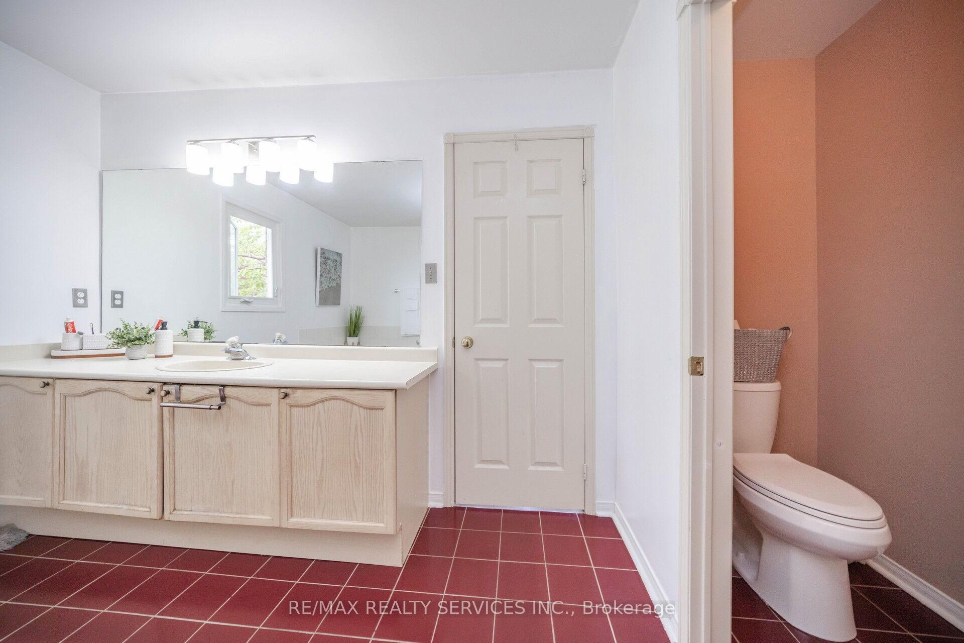 Photo 24 of 5 Lakeridge Drive, Brampton, Westgate — HOMEH