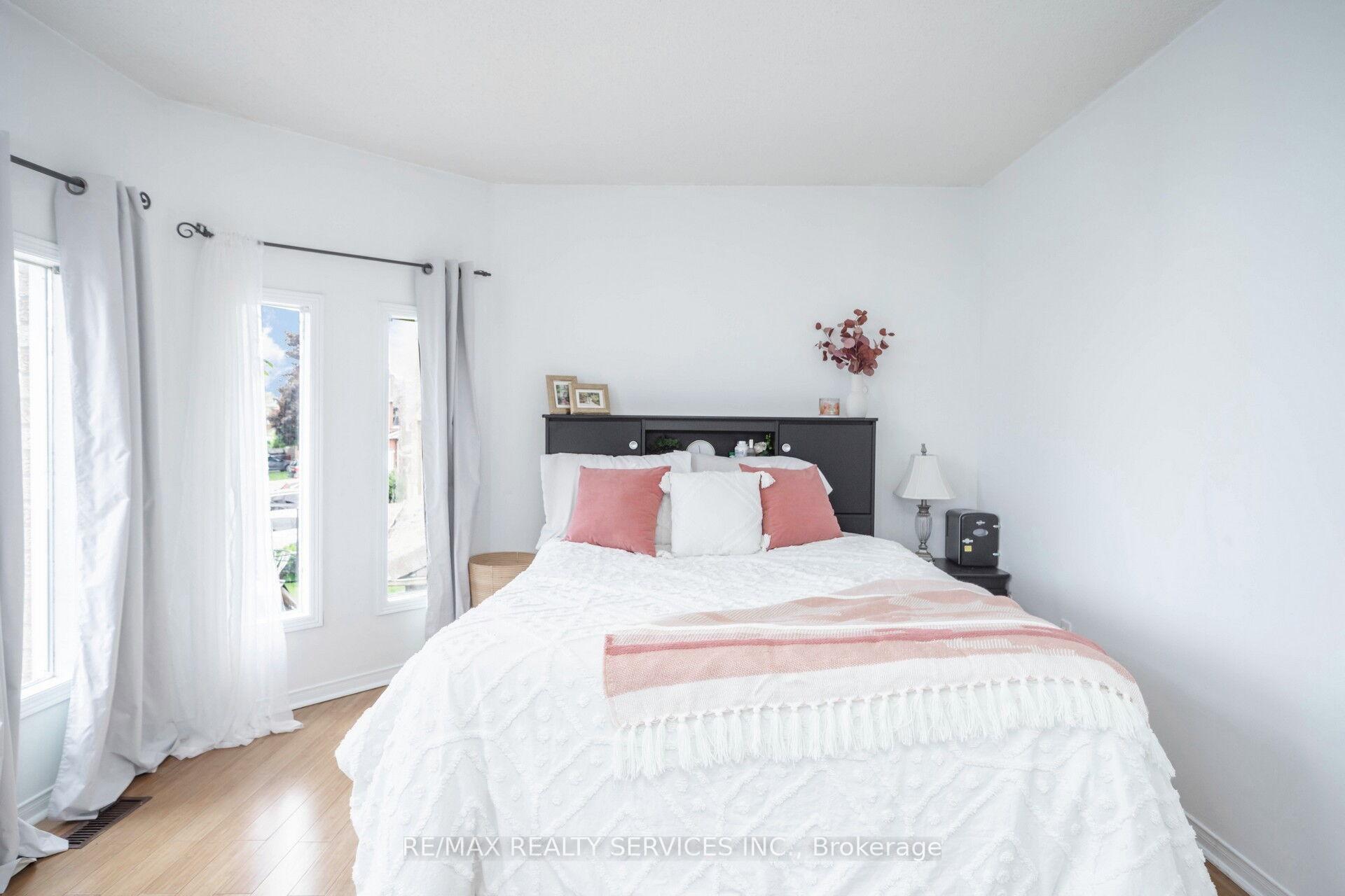 Photo 32 of 5 Lakeridge Drive, Brampton, Westgate — HOMEH