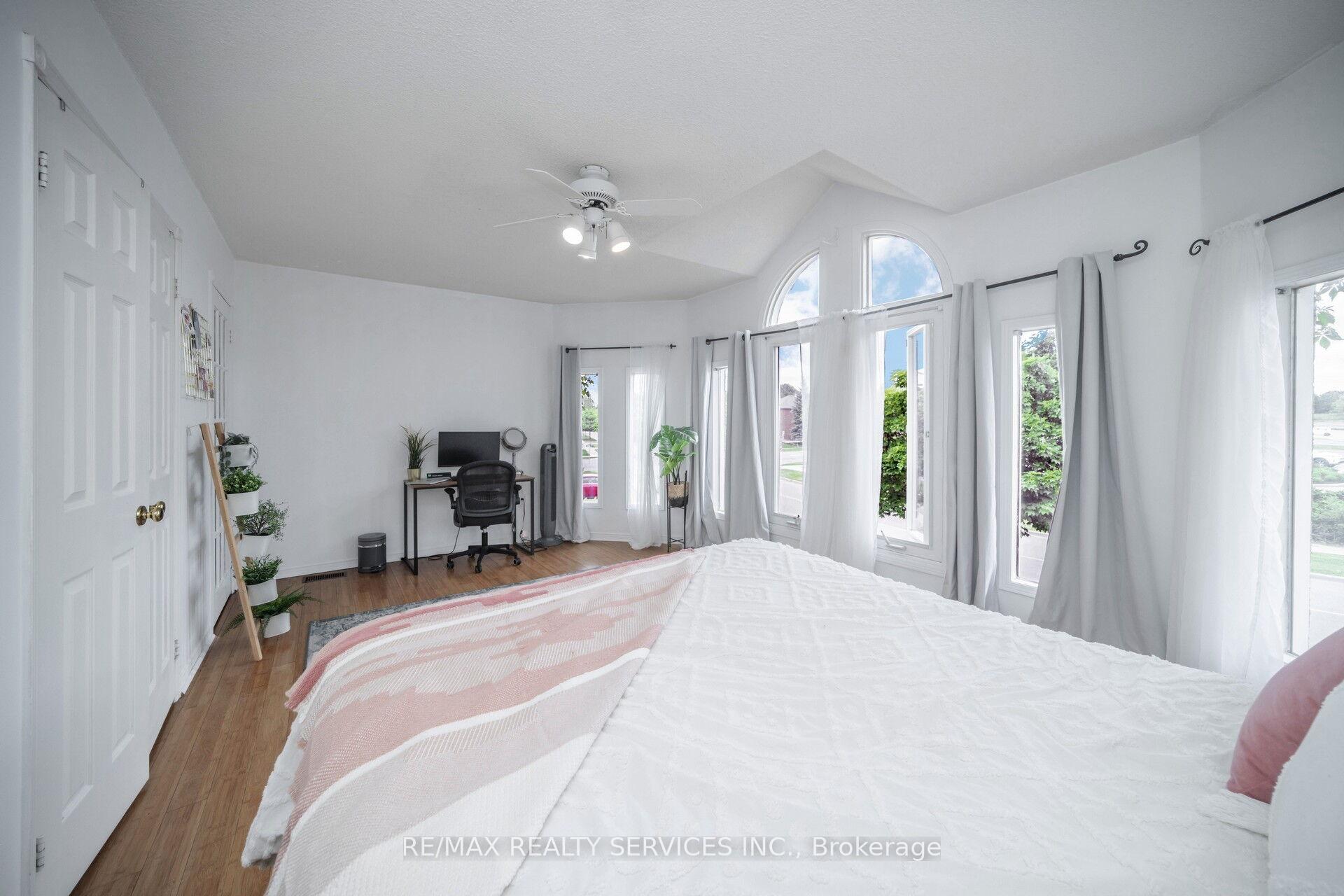 Photo 33 of 5 Lakeridge Drive, Brampton, Westgate — HOMEH