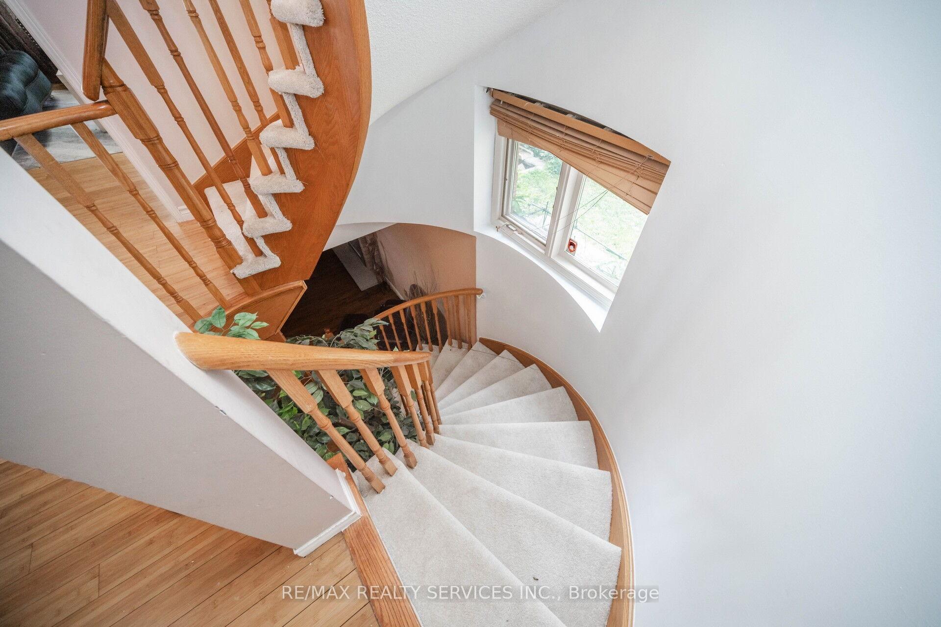 Photo 34 of 5 Lakeridge Drive, Brampton, Westgate — HOMEH