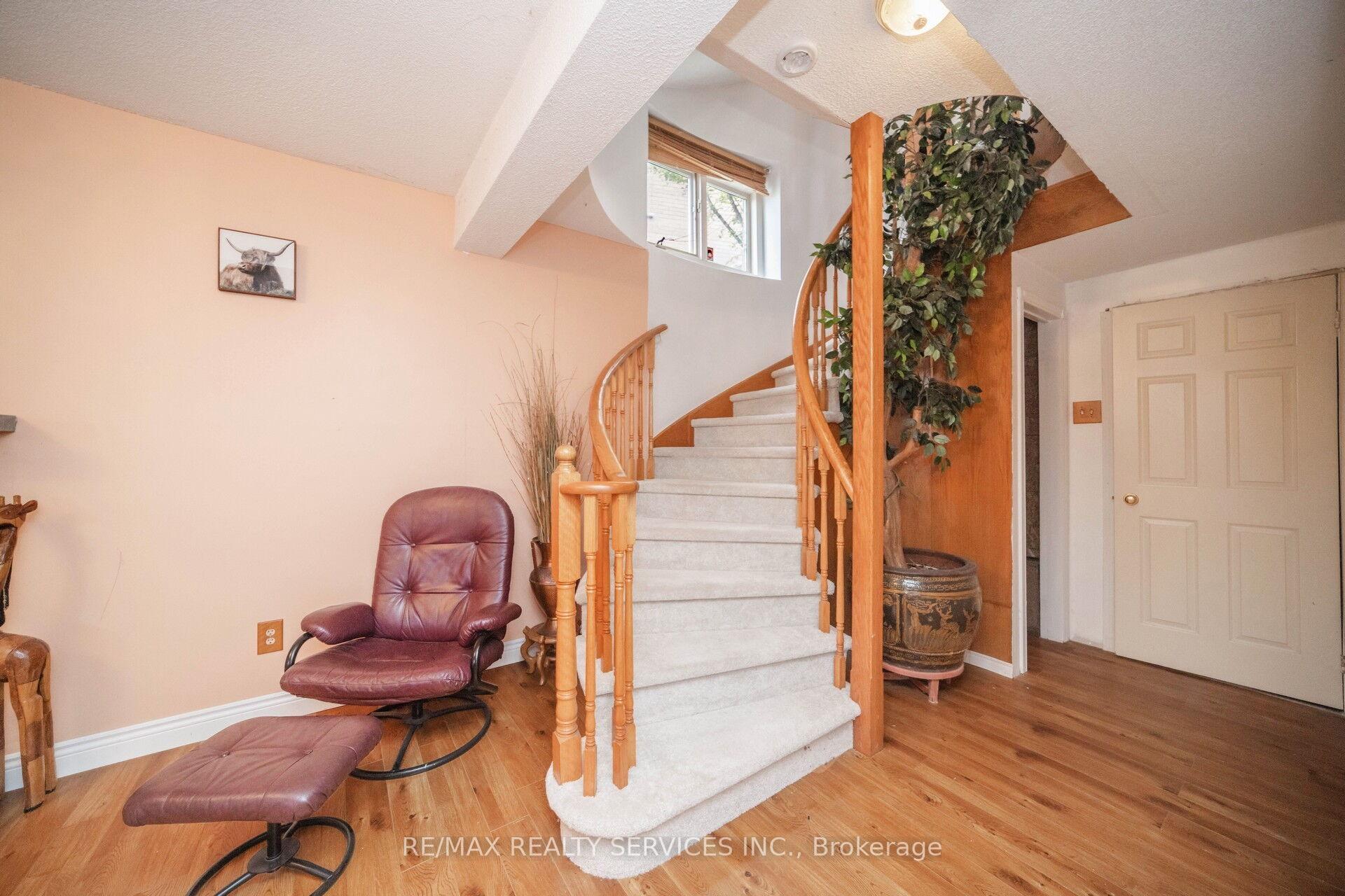 Photo 37 of 5 Lakeridge Drive, Brampton, Westgate — HOMEH
