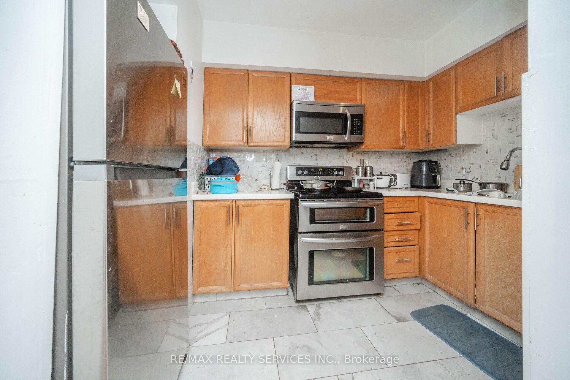 Photo 42 of 5 Lakeridge Drive, Brampton, Westgate — HOMEH
