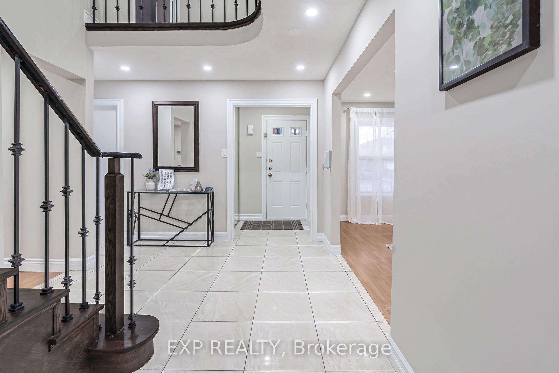 Photo 2 of 48 La Rose Court, Brampton, Heart Lake West — HOMEH