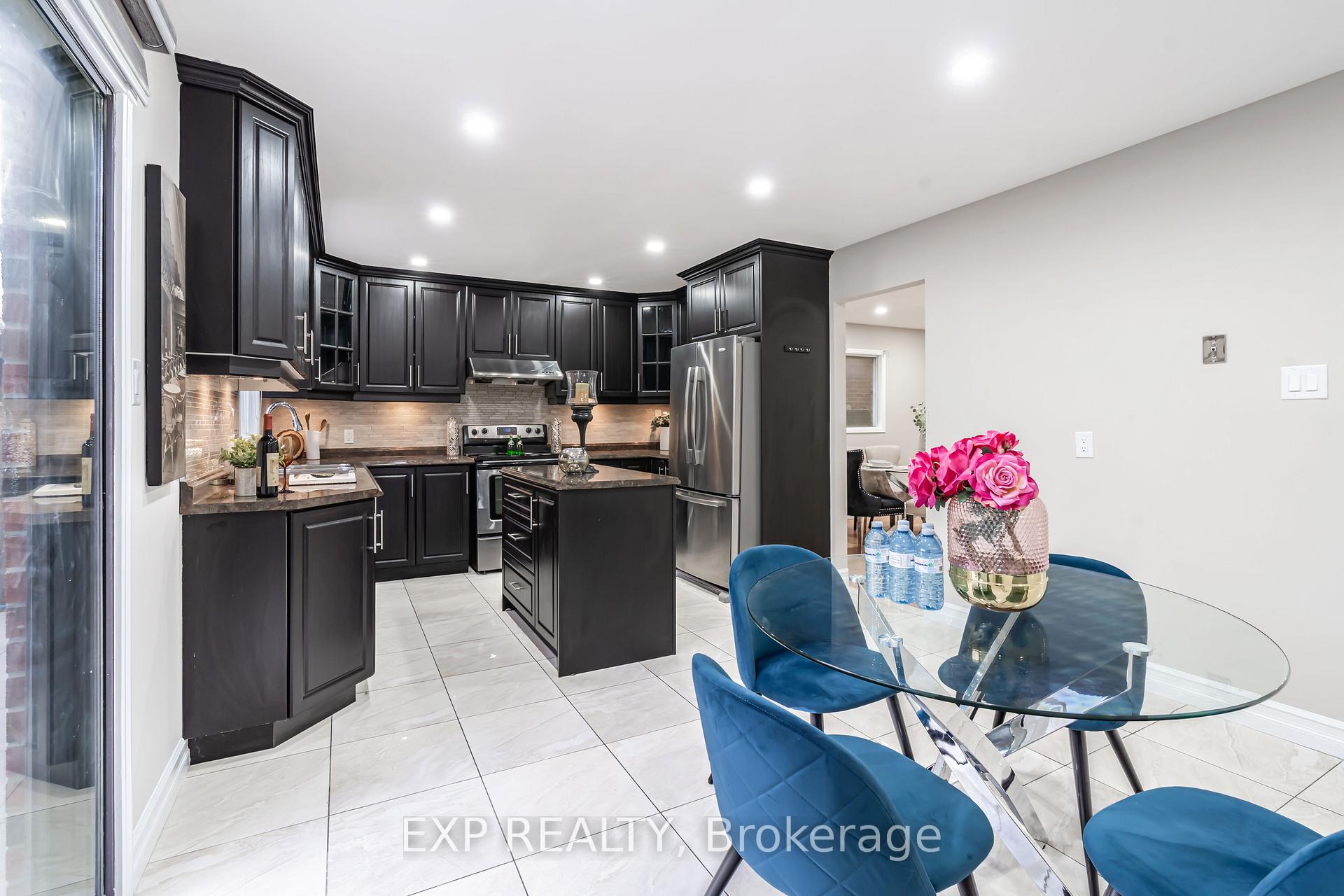 Photo 9 of 48 La Rose Court, Brampton, Heart Lake West — HOMEH