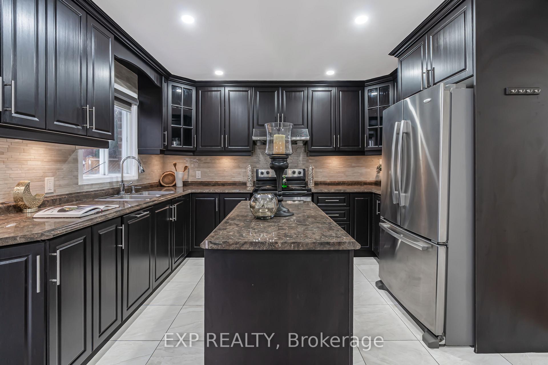 Photo 11 of 48 La Rose Court, Brampton, Heart Lake West — HOMEH