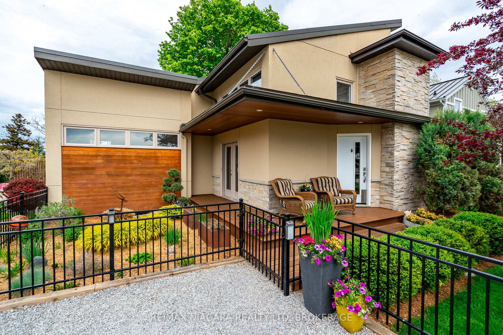 Photo 1 of 1134 Lakeshore Road W, St. Catharines, Rural Port — HOMEH