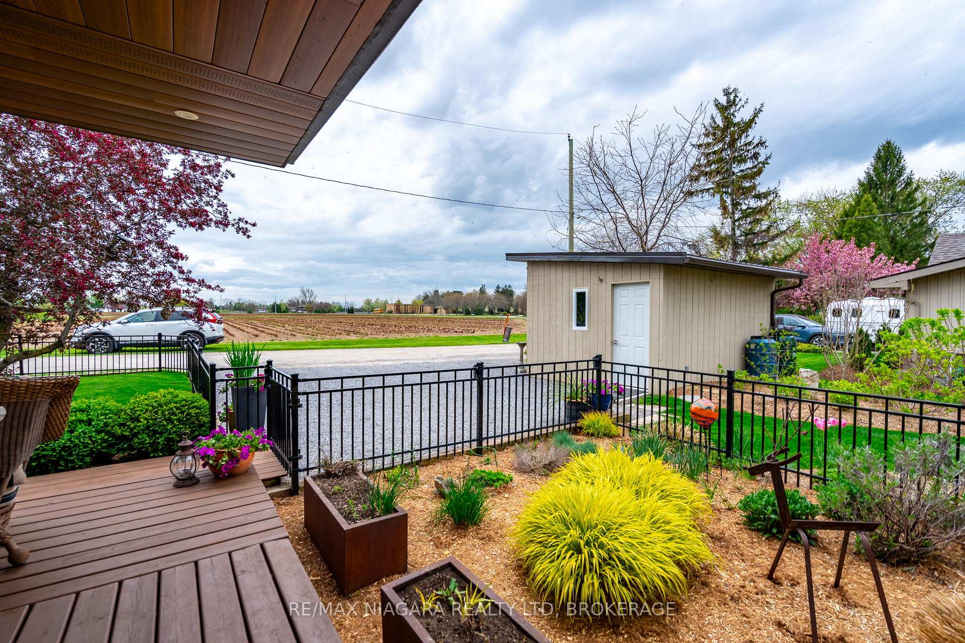 Photo 5 of 1134 Lakeshore Road W, St. Catharines, Rural Port — HOMEH