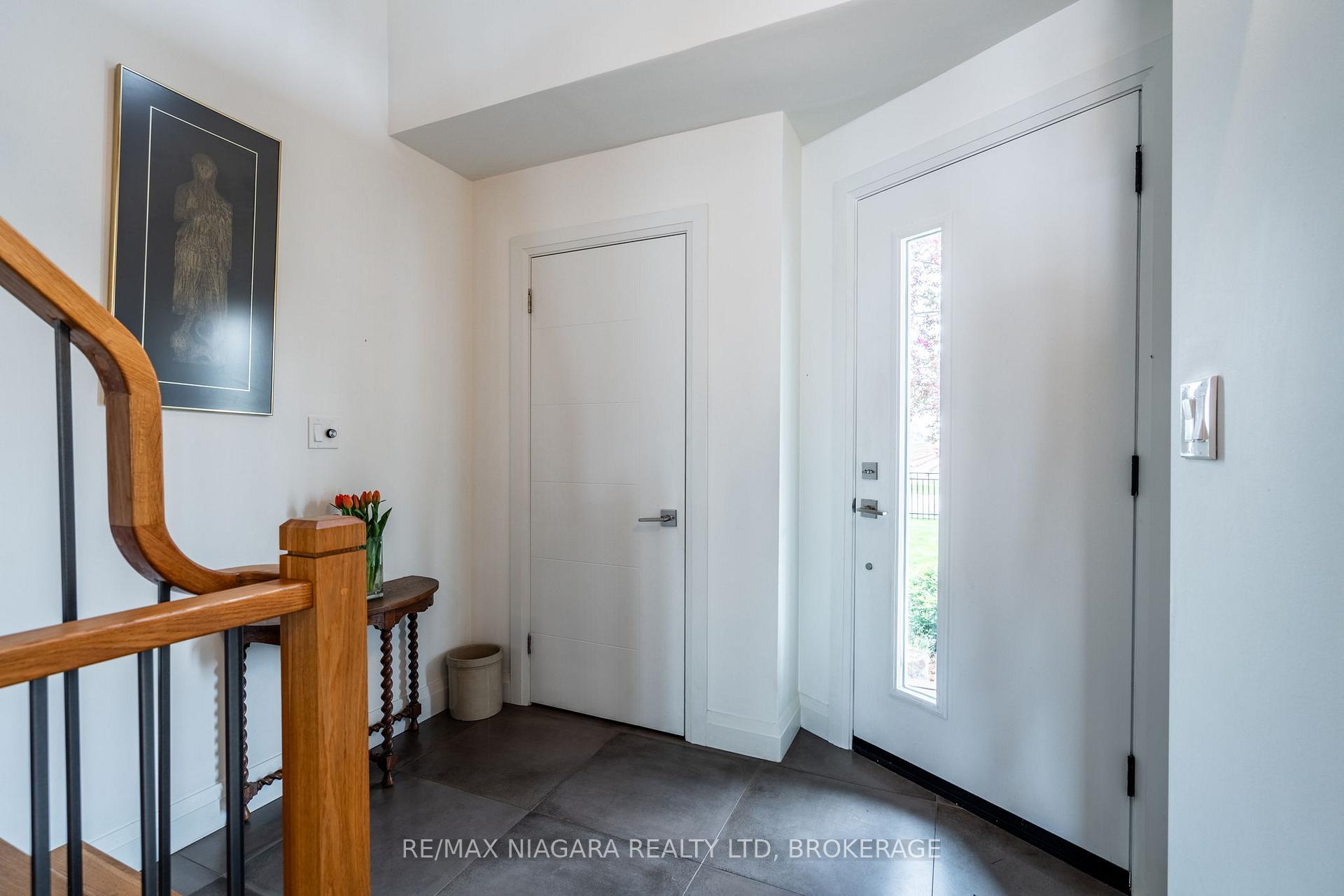 Photo 6 of 1134 Lakeshore Road W, St. Catharines, Rural Port — HOMEH
