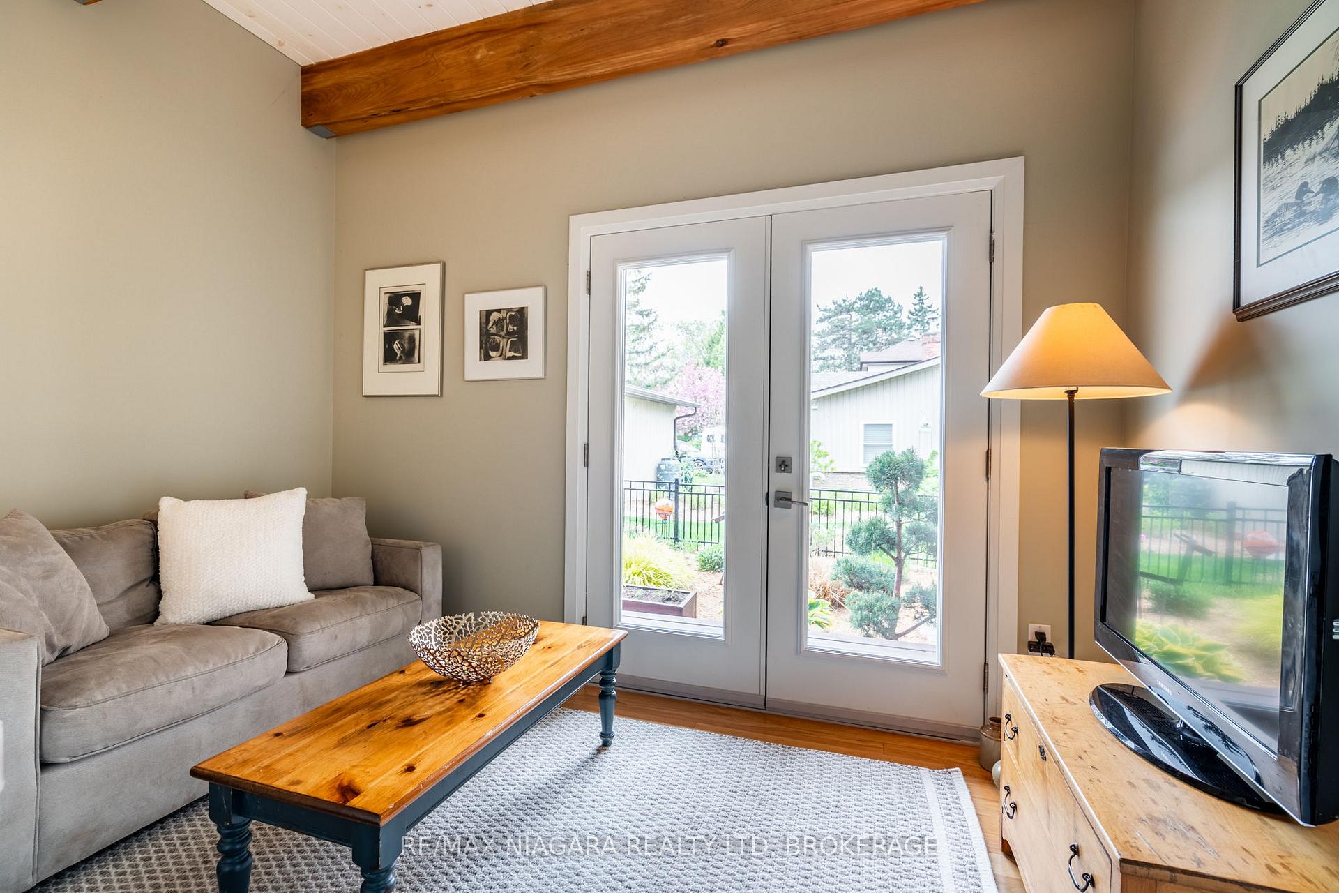 Photo 8 of 1134 Lakeshore Road W, St. Catharines, Rural Port — HOMEH