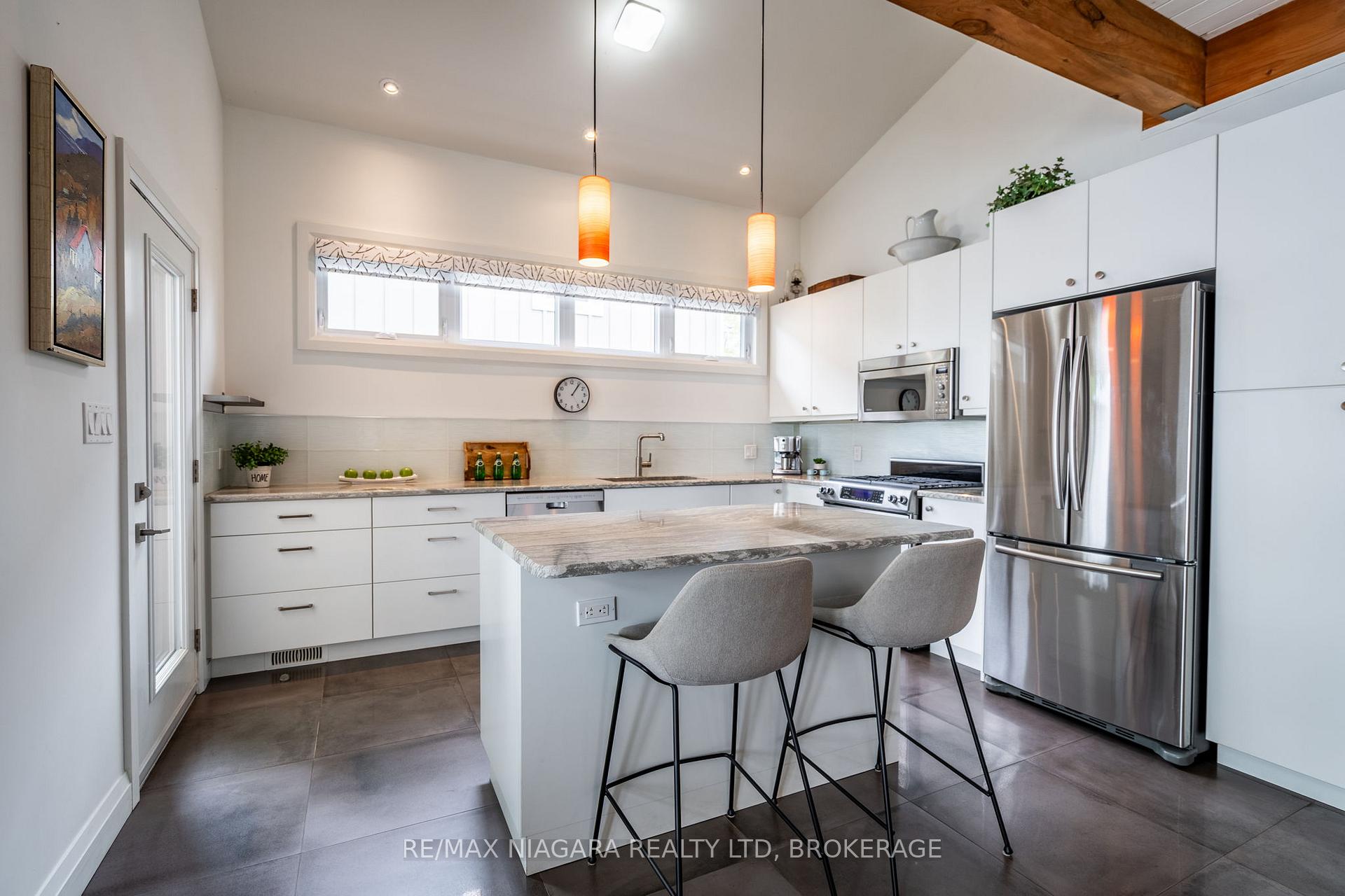 Photo 10 of 1134 Lakeshore Road W, St. Catharines, Rural Port — HOMEH