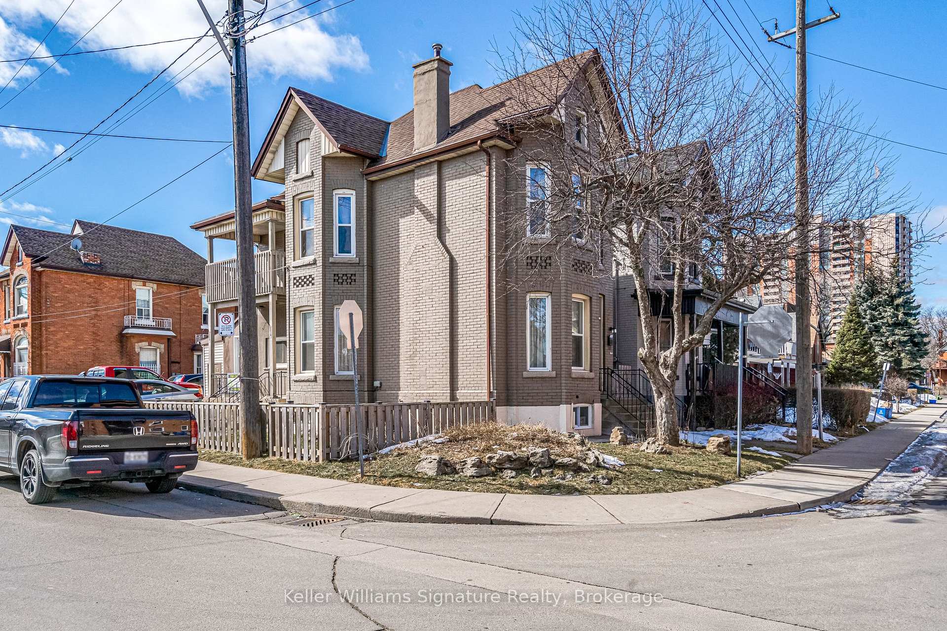 Photo 2 of 460 King William Street, Hamilton, Landsdale — HOMEH
