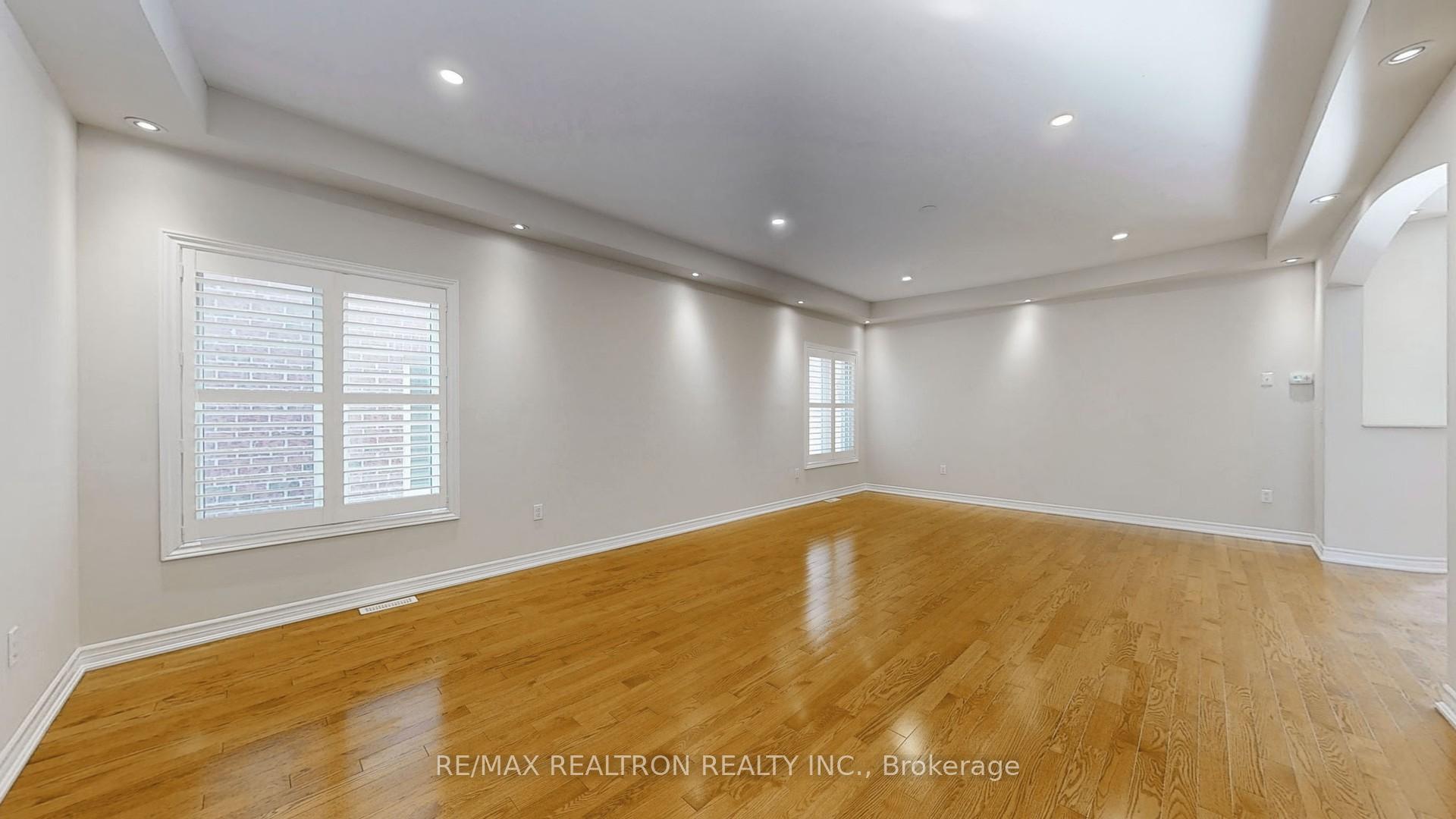 Photo 5 of 21 Pointon Street, Aurora, Bayview Northeast — HOMEH